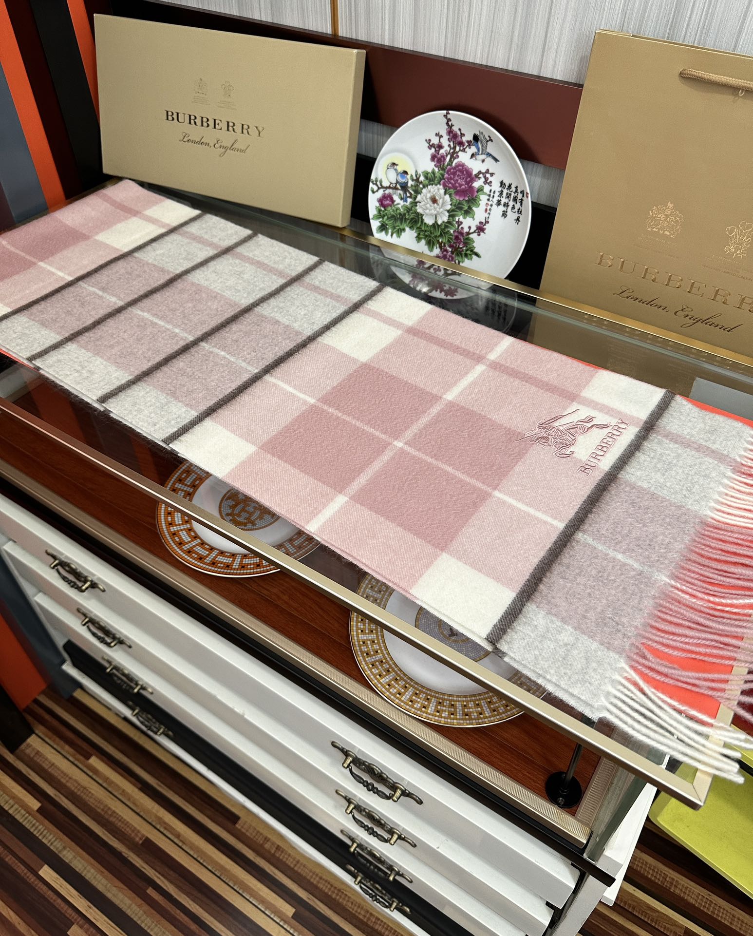 。85%山羊绒 2025 巴宝莉【刺绣战马】采用内蒙古顶级山羊绒 最新款男女通用情侣款👫重磅推荐💥 经典