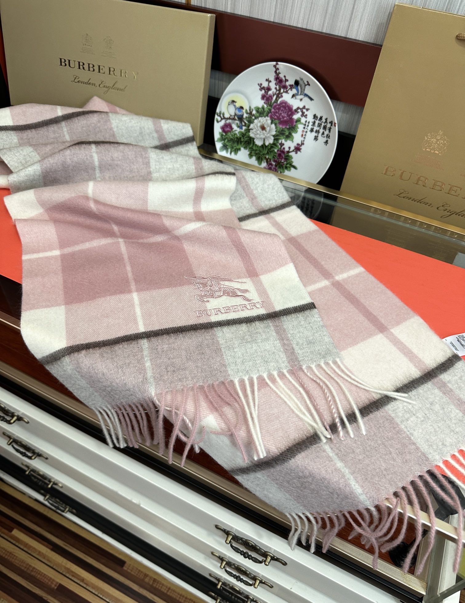 。85%山羊绒 2025 巴宝莉【刺绣战马】采用内蒙古顶级山羊绒 最新款男女通用情侣款👫重磅推荐💥 经典