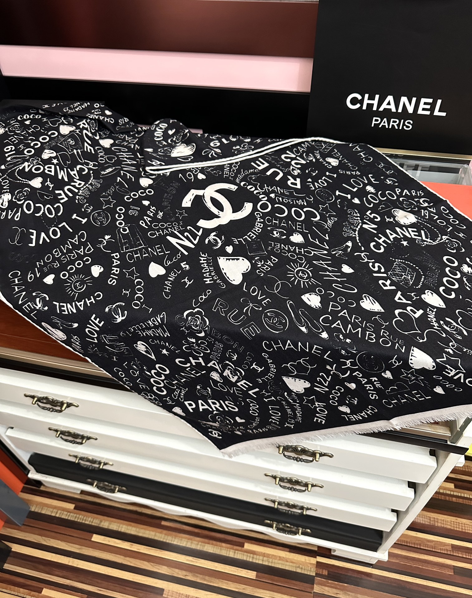 。新款 小香 双面同色 2025【coco涂鸦系列】太美了[吃瓜]下手一定要快[嘴唇]四季都可以用[勾引