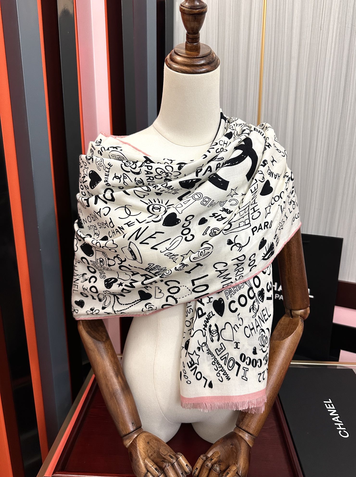 。新款 小香 双面同色 2025【coco涂鸦系列】太美了[吃瓜]下手一定要快[嘴唇]四季都可以用[勾引