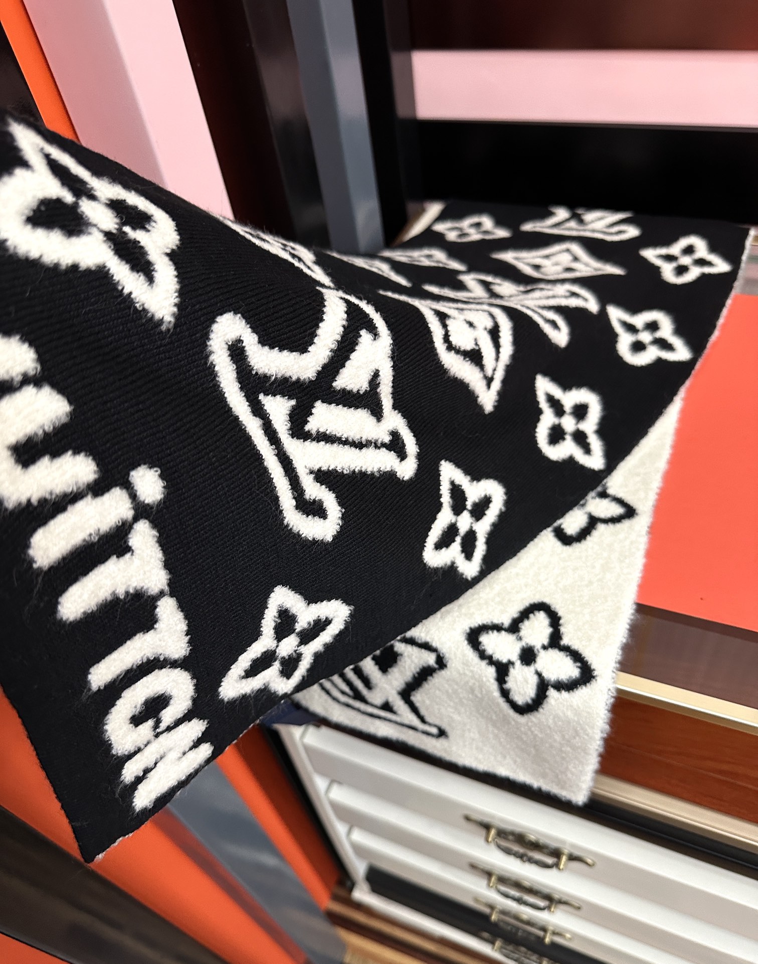 高版本。 Lv 太有型太有魅力了[庆祝]不得不佩服LV今年的设计师👍把LV经典棋盘格元素再一次盘活了[礼