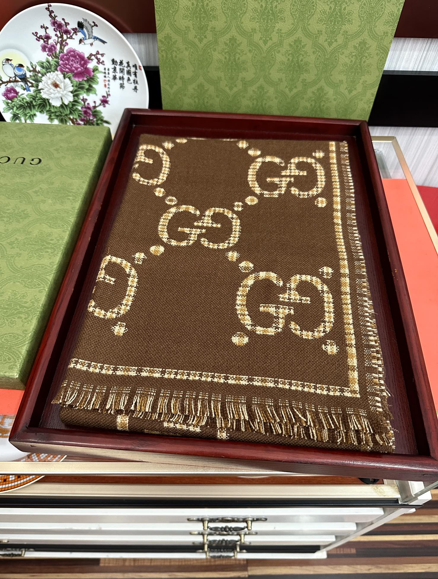 。【高品质】古驰 格纹大G羊毛围巾🧣又是一个秋冬王炸单品[礼物]经典GG图案是品牌在30年代开始使用的标