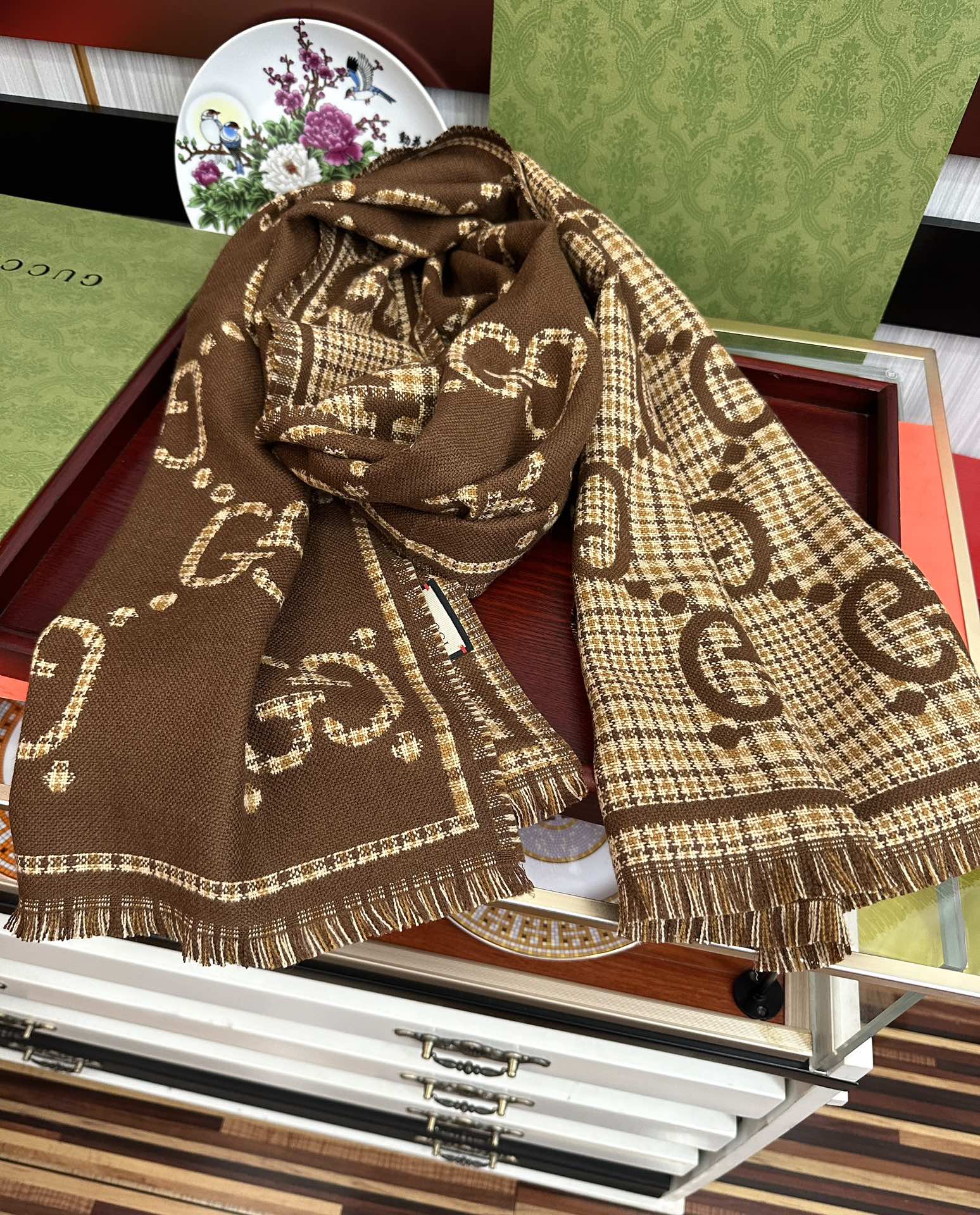 。【高品质】古驰 格纹大G羊毛围巾🧣又是一个秋冬王炸单品[礼物]经典GG图案是品牌在30年代开始使用的标