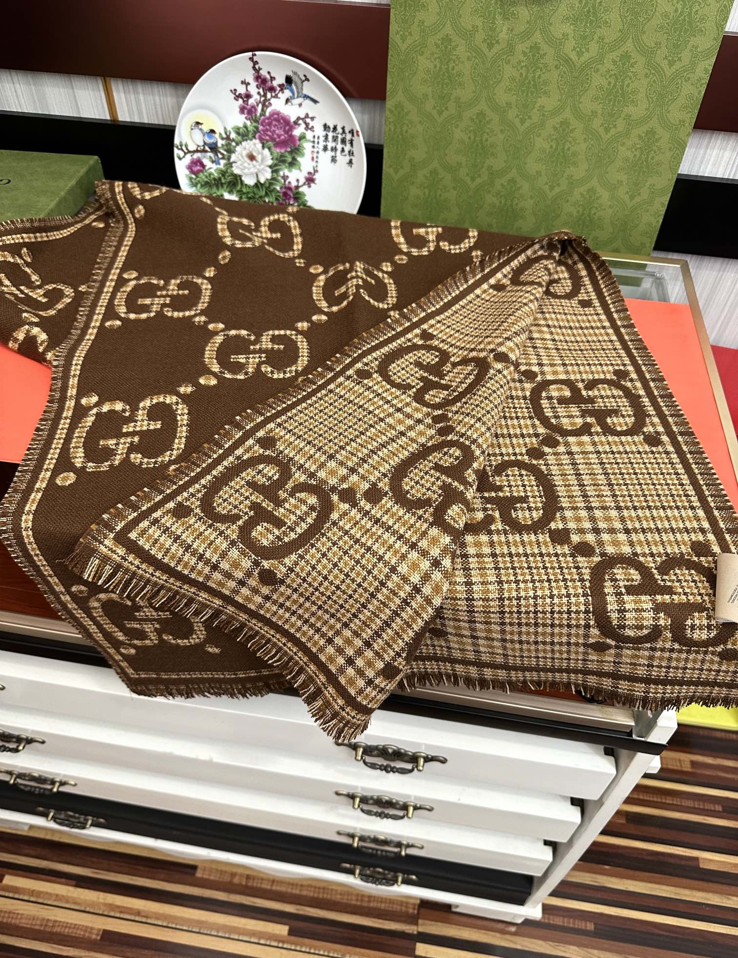 。【高品质】古驰 格纹大G羊毛围巾🧣又是一个秋冬王炸单品[礼物]经典GG图案是品牌在30年代开始使用的标