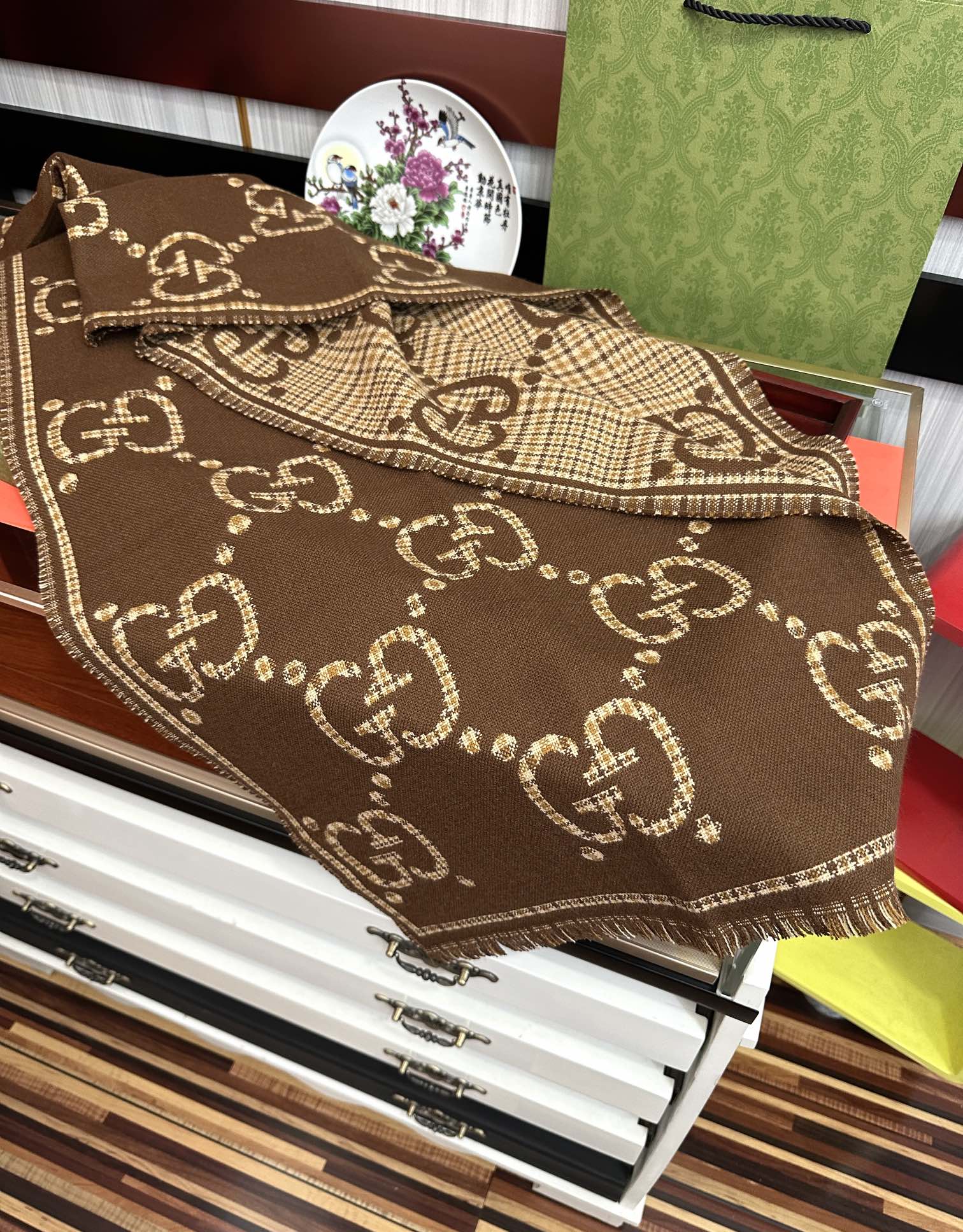 。【高品质】古驰 格纹大G羊毛围巾🧣又是一个秋冬王炸单品[礼物]经典GG图案是品牌在30年代开始使用的标