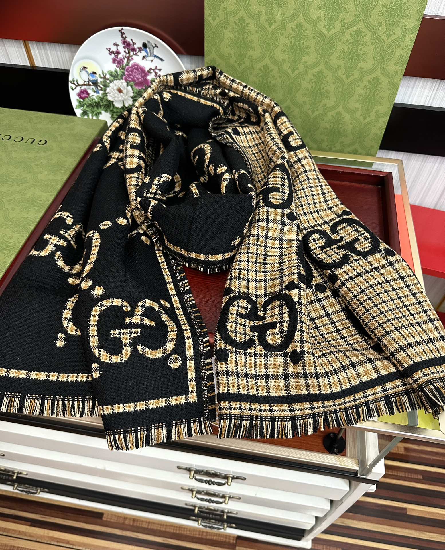 。【高品质】古驰 格纹大G羊毛围巾🧣又是一个秋冬王炸单品[礼物]经典GG图案是品牌在30年代开始使用的标
