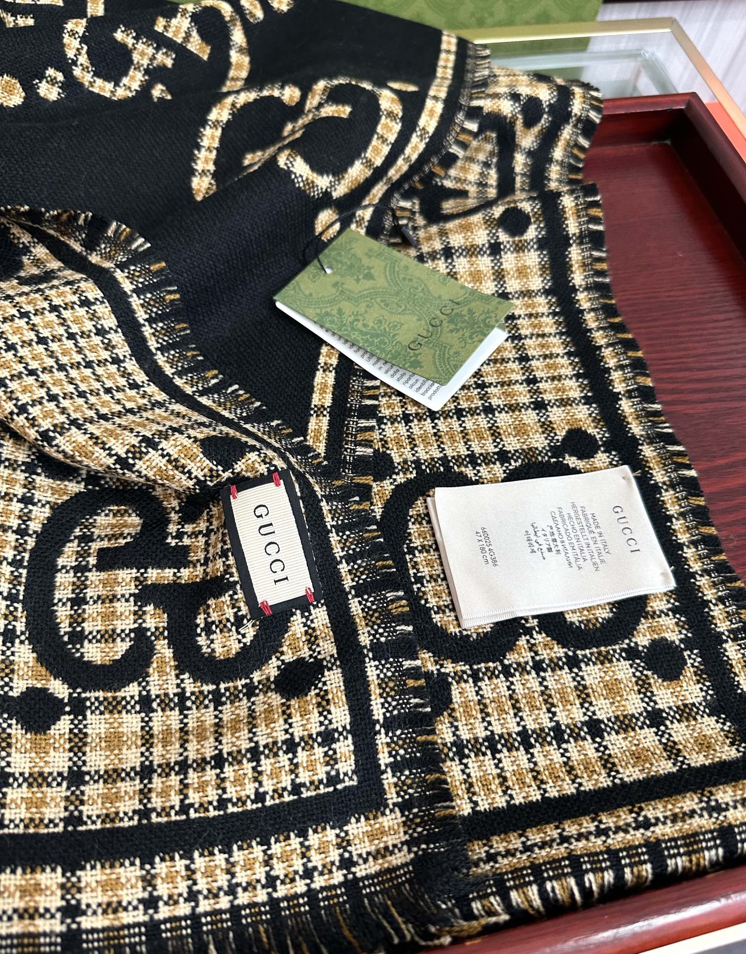 。【高品质】古驰 格纹大G羊毛围巾🧣又是一个秋冬王炸单品[礼物]经典GG图案是品牌在30年代开始使用的标