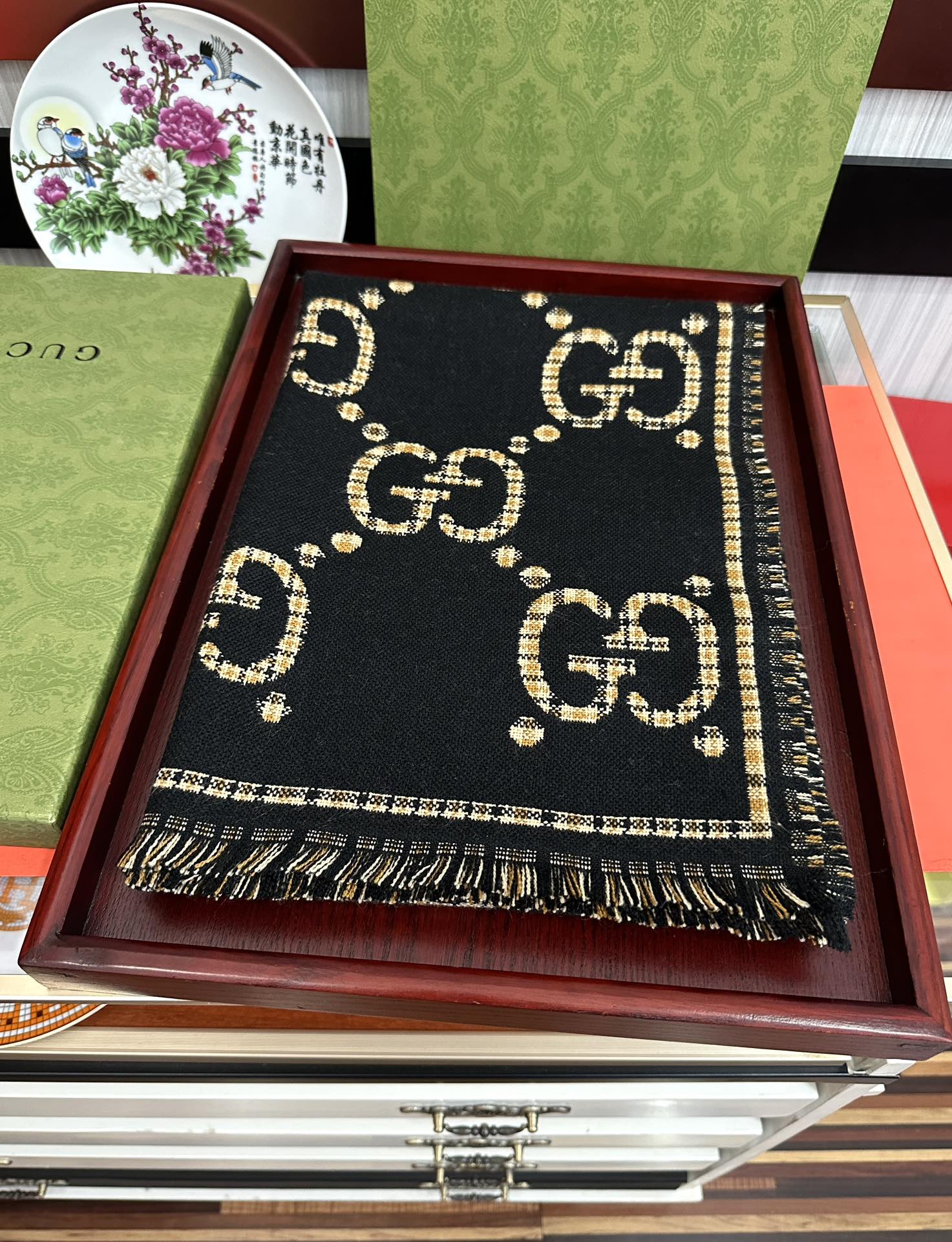 。【高品质】古驰 格纹大G羊毛围巾🧣又是一个秋冬王炸单品[礼物]经典GG图案是品牌在30年代开始使用的标