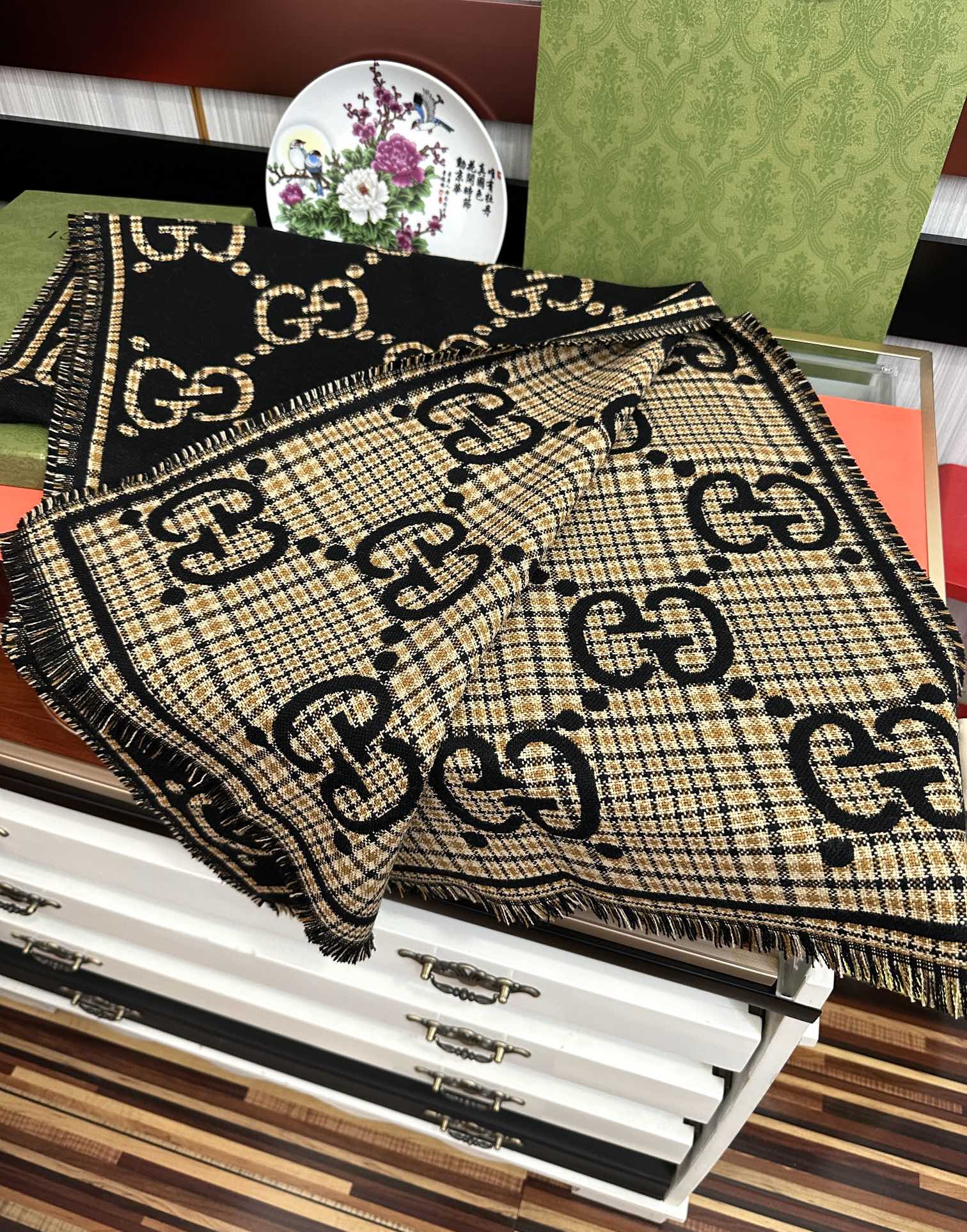 。【高品质】古驰 格纹大G羊毛围巾🧣又是一个秋冬王炸单品[礼物]经典GG图案是品牌在30年代开始使用的标