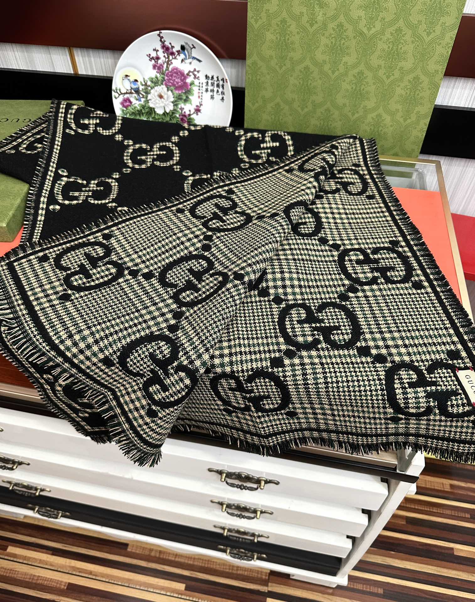 。【高品质】古驰 格纹大G羊毛围巾🧣又是一个秋冬王炸单品[礼物]经典GG图案是品牌在30年代开始使用的标