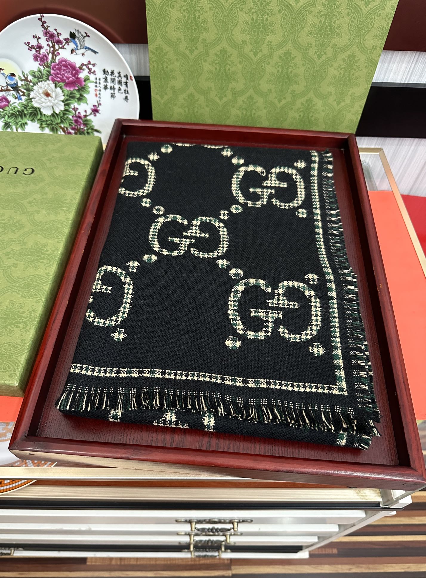 。【高品质】古驰 格纹大G羊毛围巾🧣又是一个秋冬王炸单品[礼物]经典GG图案是品牌在30年代开始使用的标