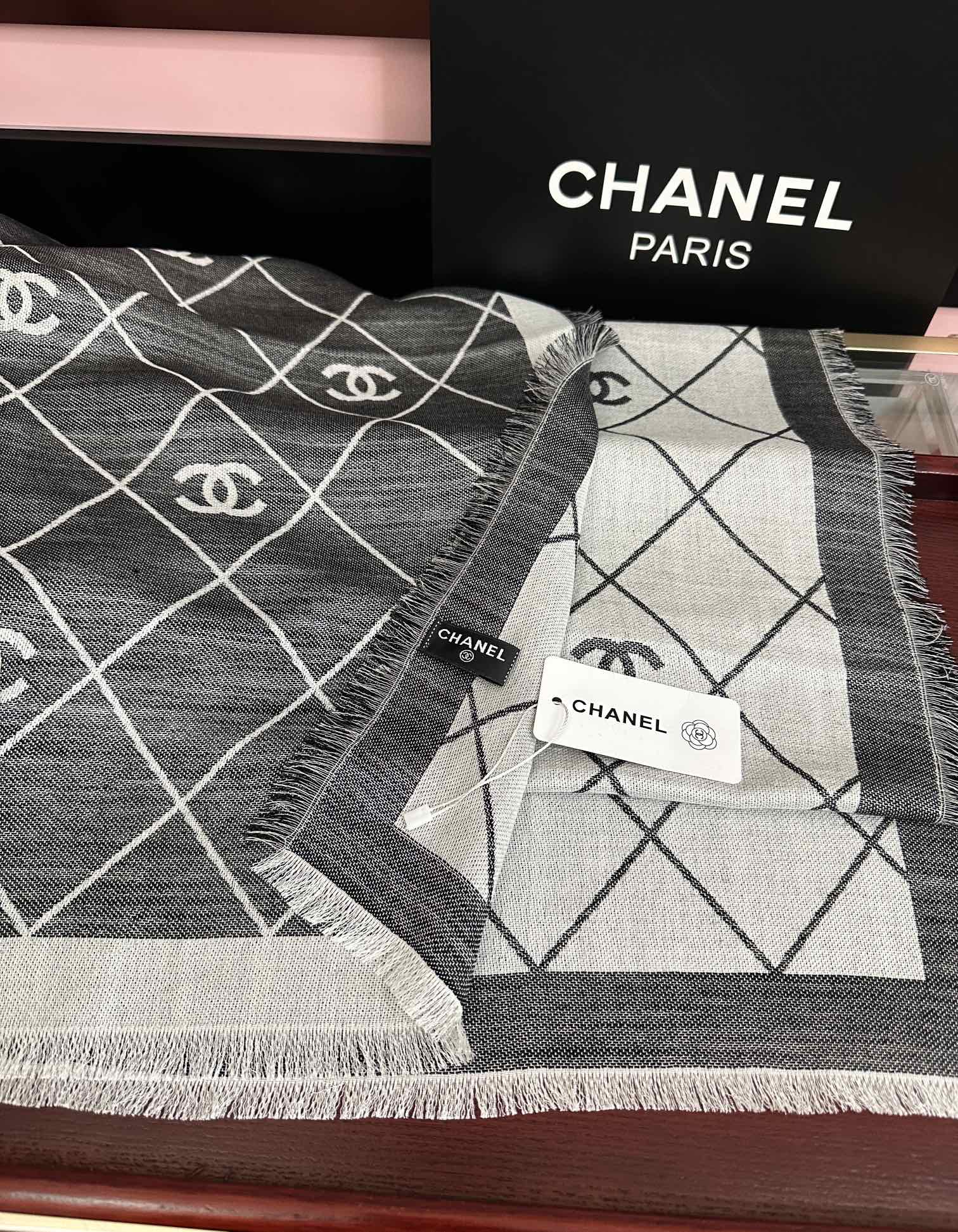 上新。H家爱马仕 最爆款采用内蒙古羊绒 🎉男女士情侣款👫围巾‼️太美了😎让人耳目一新的感觉[色][色][