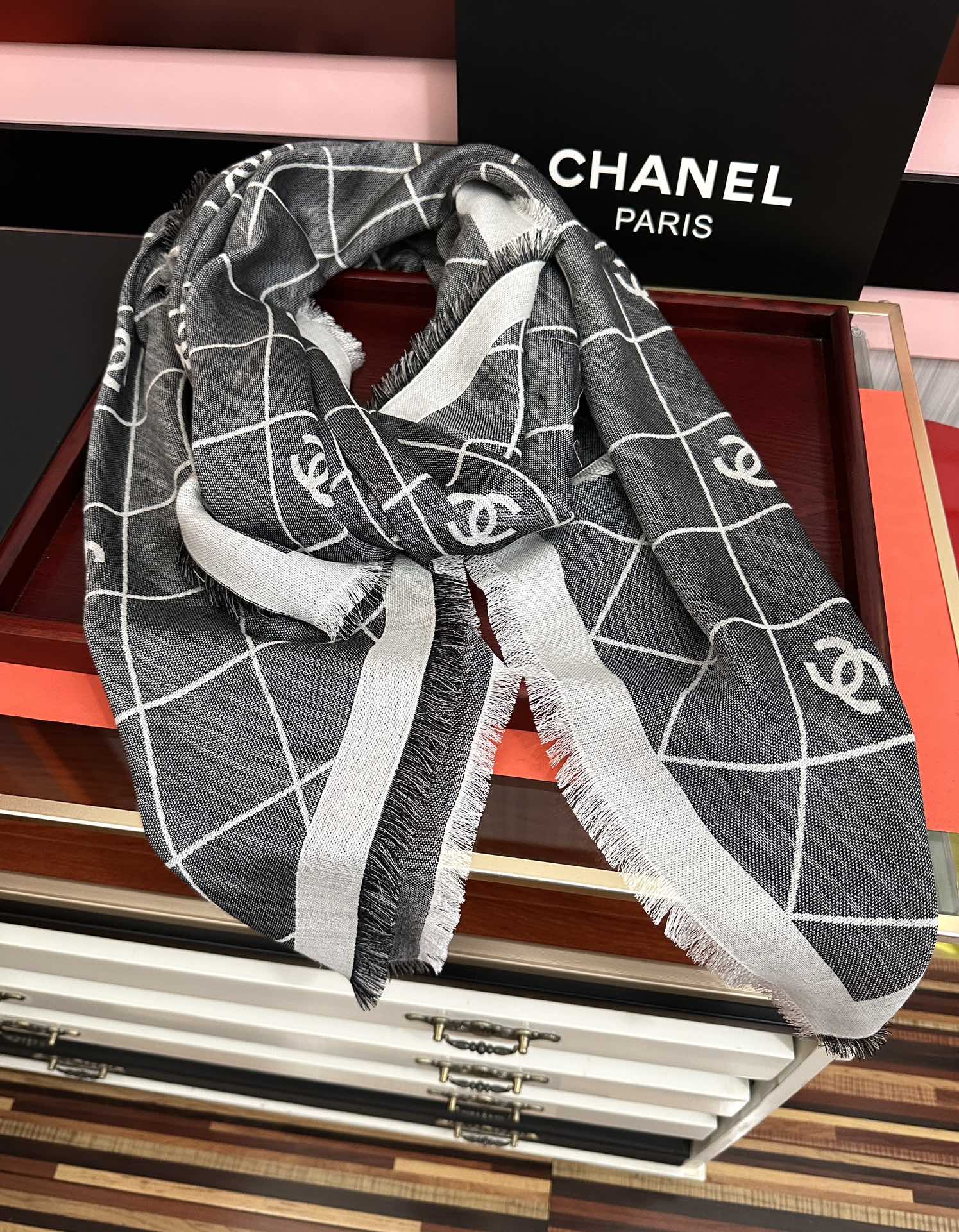 上新。H家爱马仕 最爆款采用内蒙古羊绒 🎉男女士情侣款👫围巾‼️太美了😎让人耳目一新的感觉[色][色][