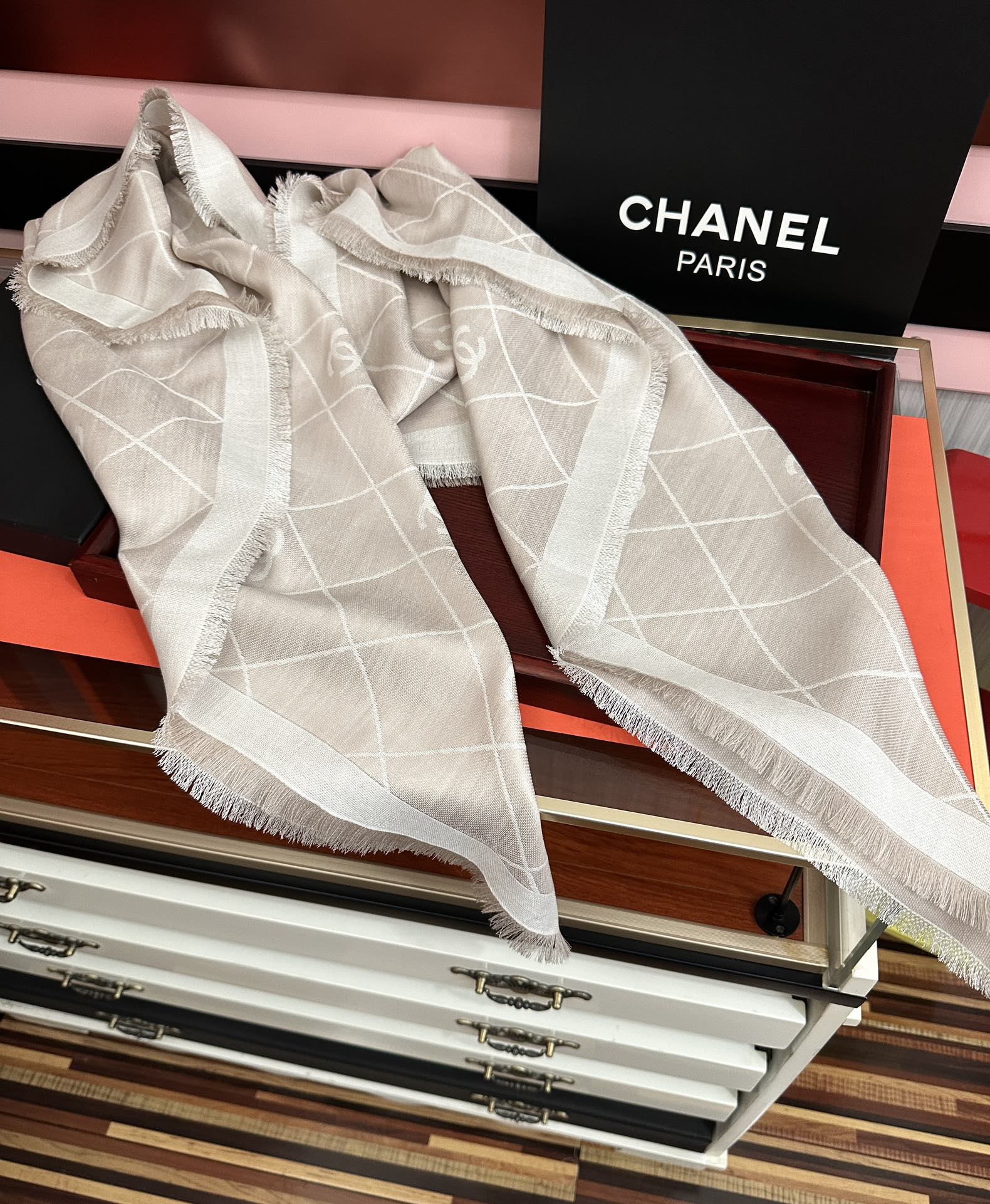 上新。H家爱马仕 最爆款采用内蒙古羊绒 🎉男女士情侣款👫围巾‼️太美了😎让人耳目一新的感觉[色][色][