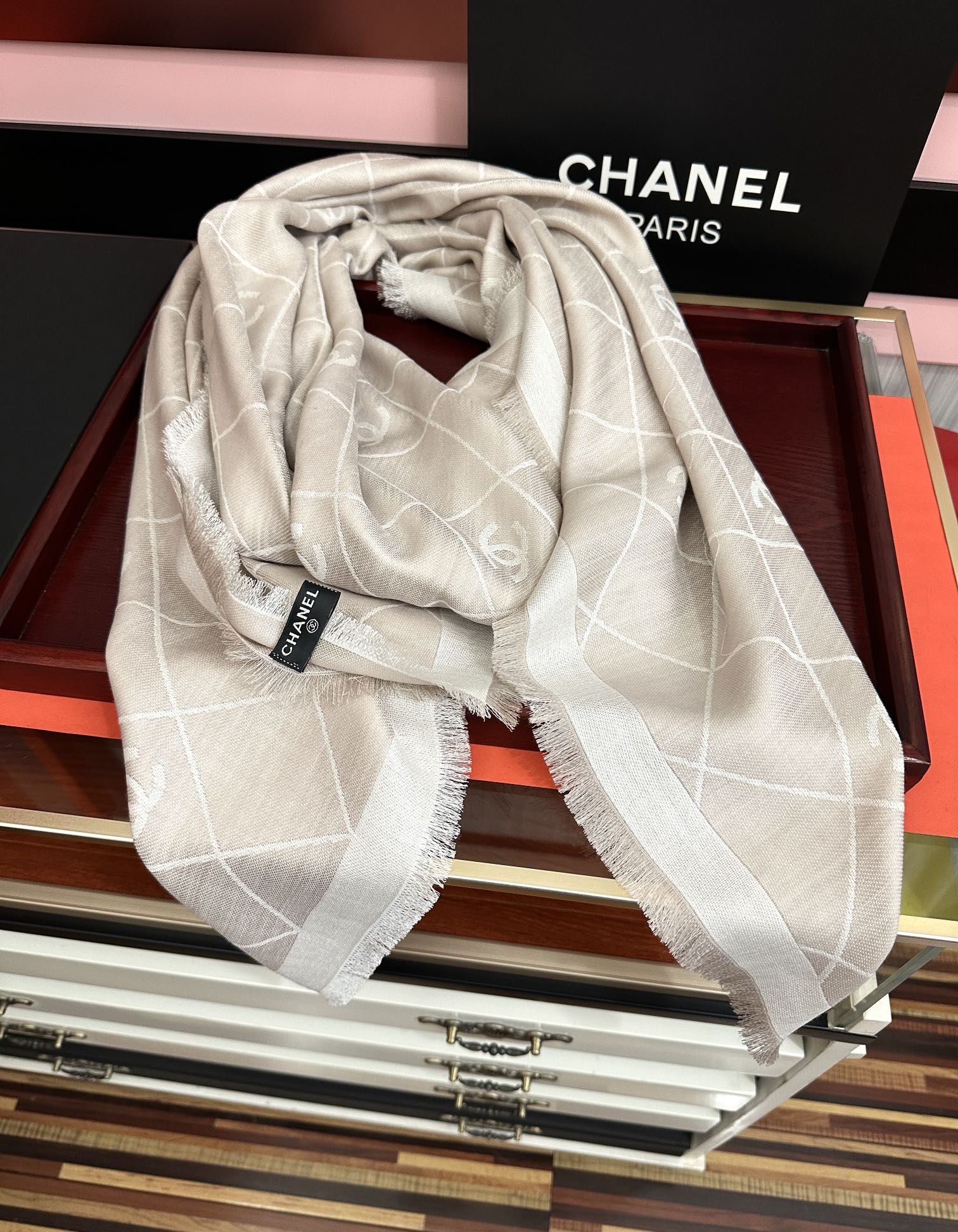 上新。H家爱马仕 最爆款采用内蒙古羊绒 🎉男女士情侣款👫围巾‼️太美了😎让人耳目一新的感觉[色][色][