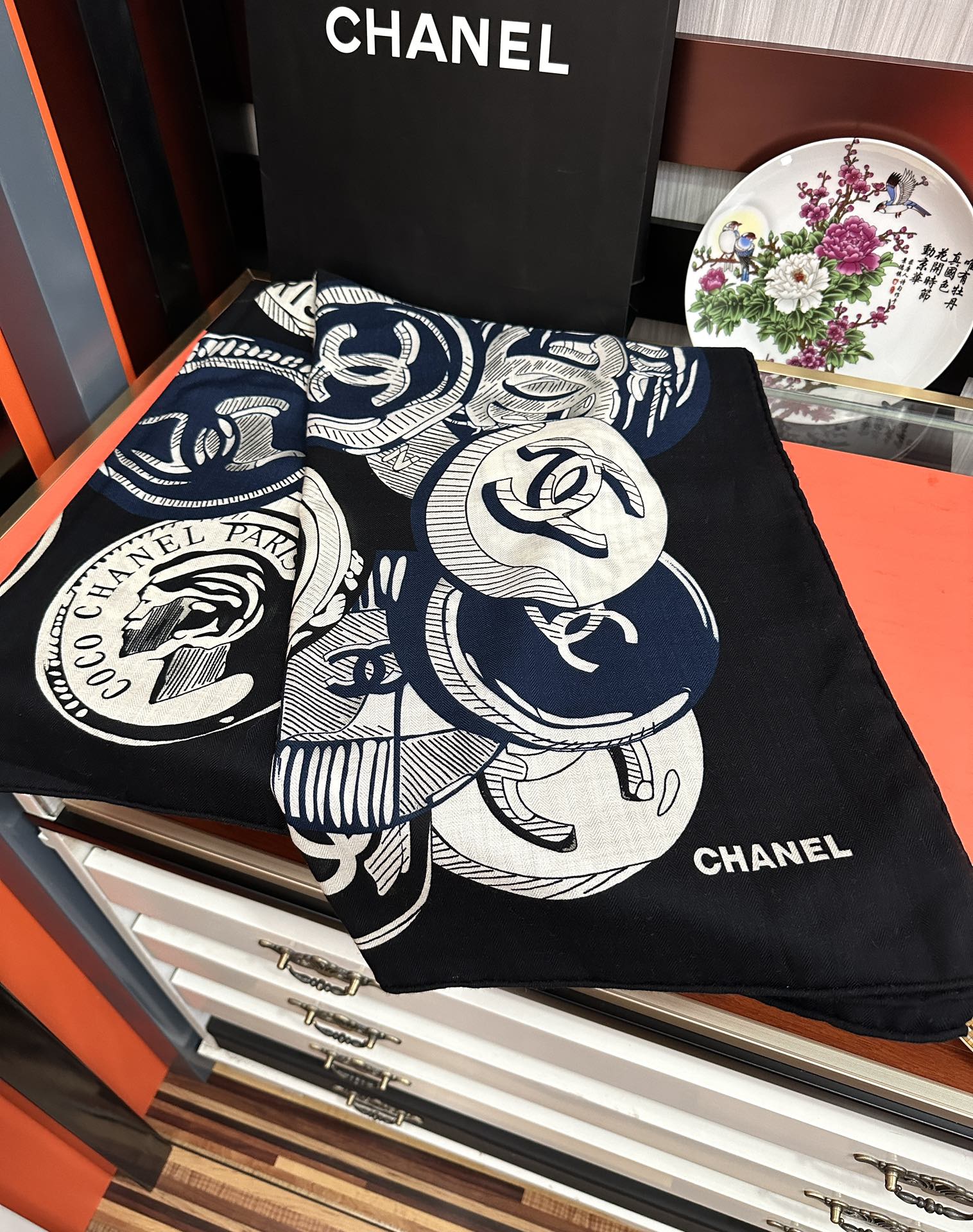 。香奈儿 【双面同色】经典双C优雅Coco风[礼物]~气质到骨子里[色]香奶奶新一季的面料超高级，真心超