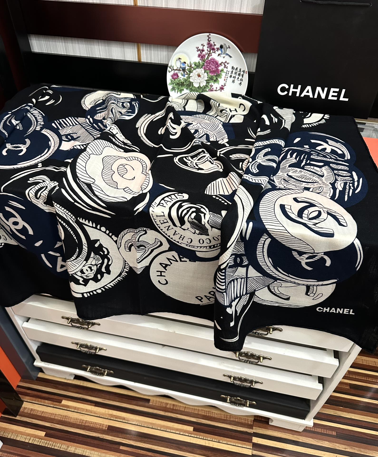 。香奈儿 【双面同色】经典双C优雅Coco风[礼物]~气质到骨子里[色]香奶奶新一季的面料超高级，真心超