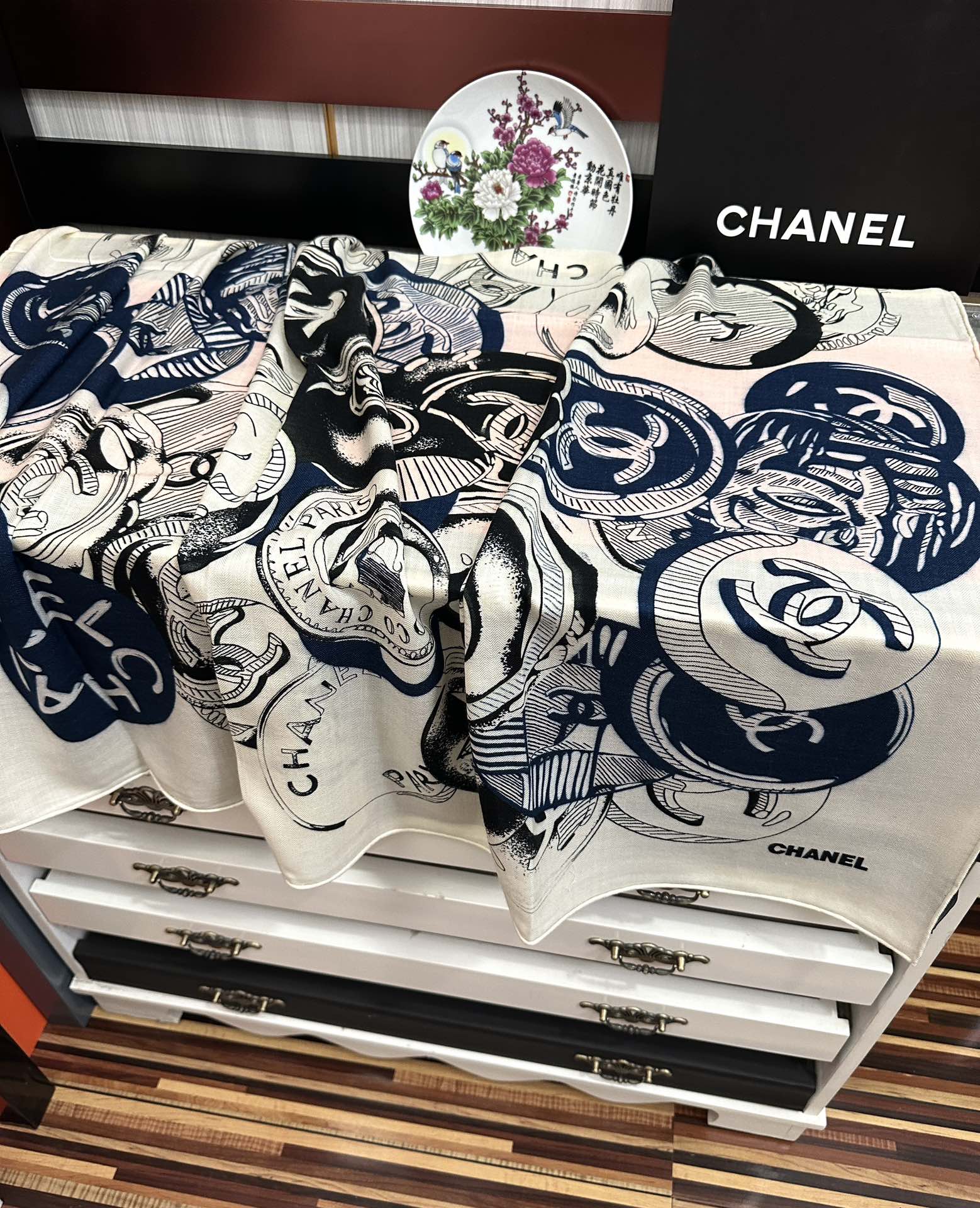 。香奈儿 【双面同色】经典双C优雅Coco风[礼物]~气质到骨子里[色]香奶奶新一季的面料超高级，真心超