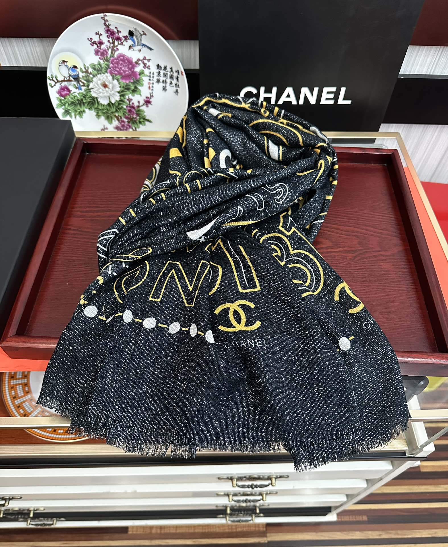 。上新小香 银丝2025 最新款[吃瓜]闪闪发光[咖啡]顶级设计太美了，真心赞👍【羊绒绒长巾】😘💍实物真