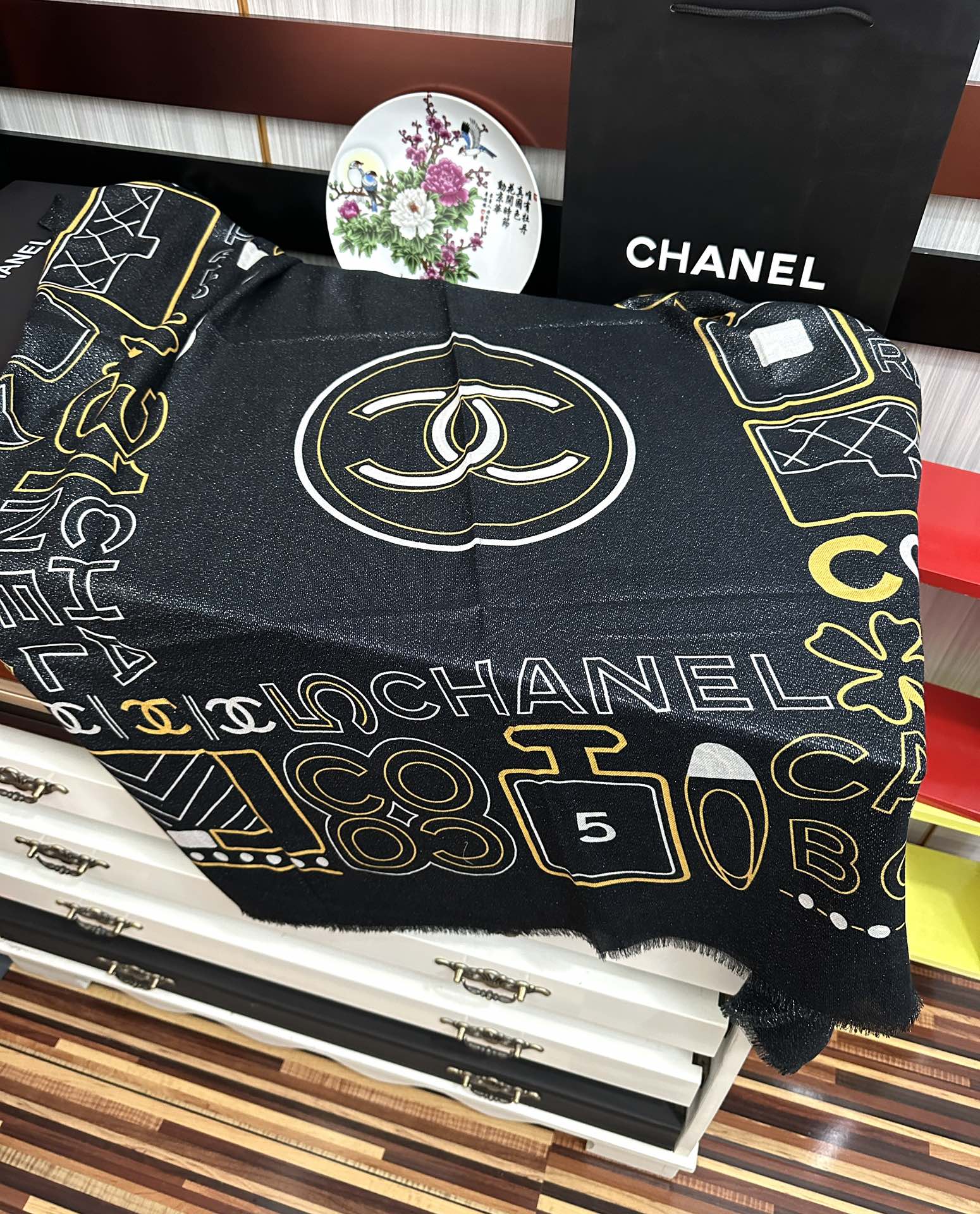 。上新小香 银丝2025 最新款[吃瓜]闪闪发光[咖啡]顶级设计太美了，真心赞👍【羊绒绒长巾】😘💍实物真