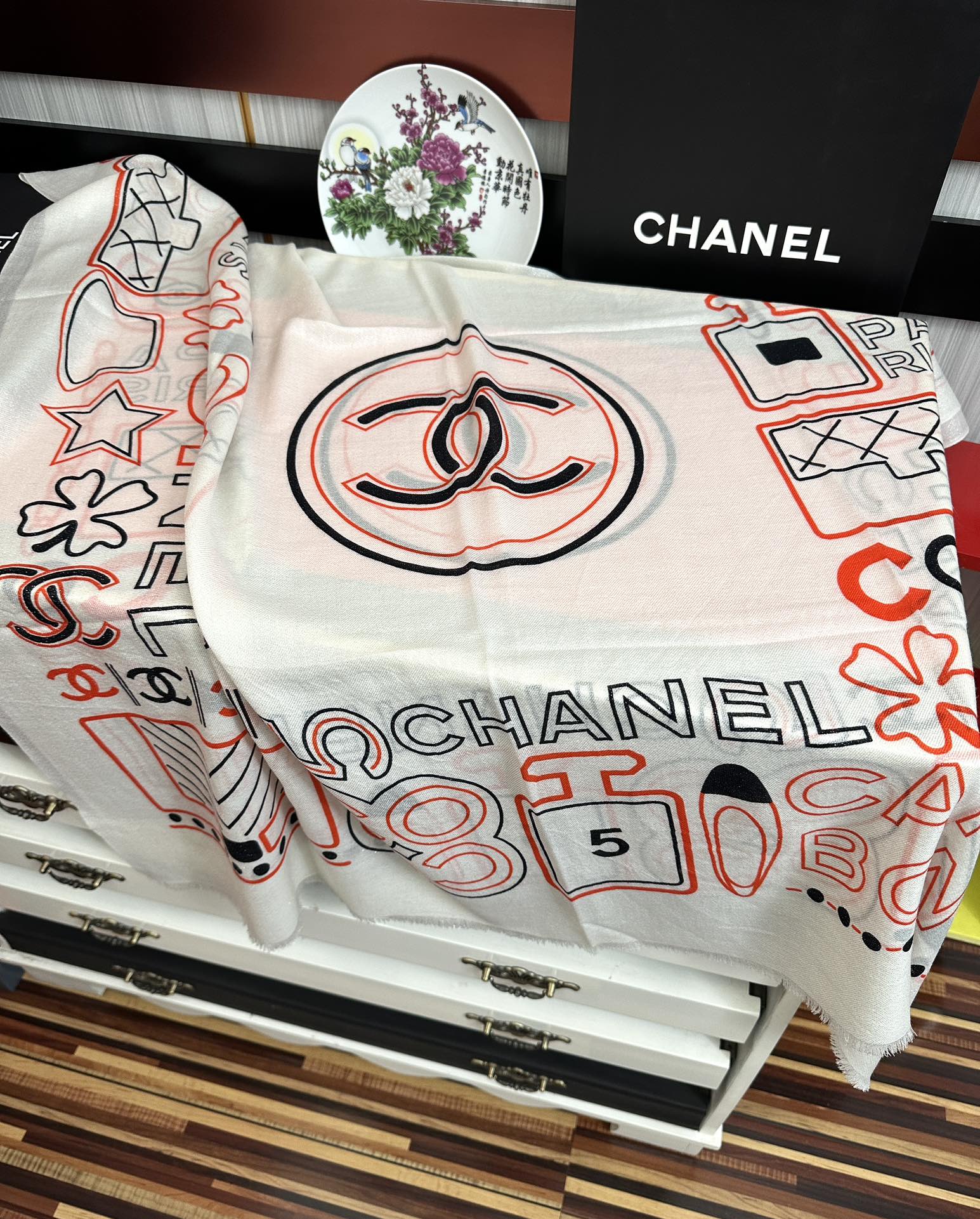 。上新小香 银丝2025 最新款[吃瓜]闪闪发光[咖啡]顶级设计太美了，真心赞👍【羊绒绒长巾】😘💍实物真