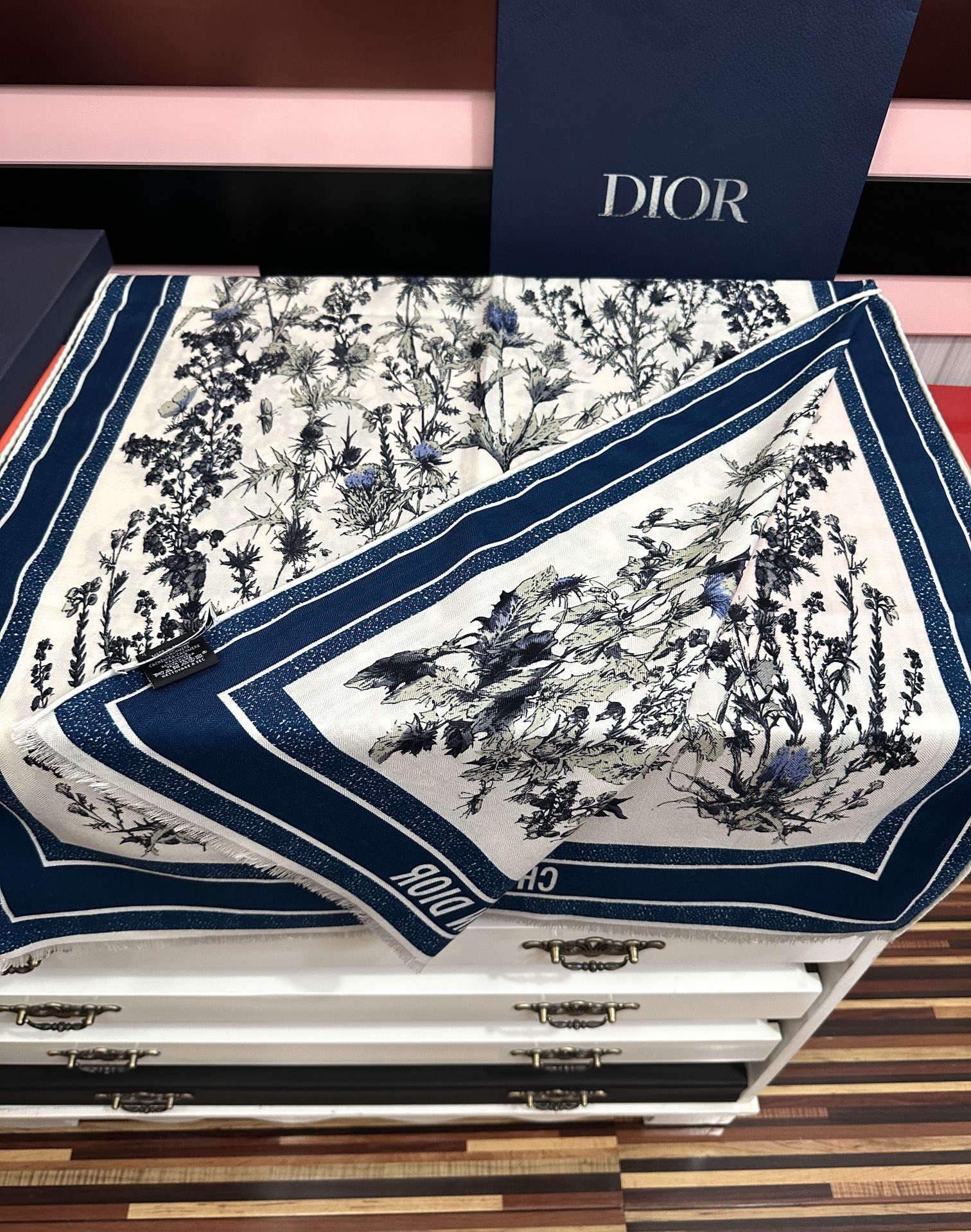 新款 迪奥。双面同色【植物丛林】大自然景象[吃瓜]下手一定要快[嘴唇]四季都可以用[勾引]真心美的让人非