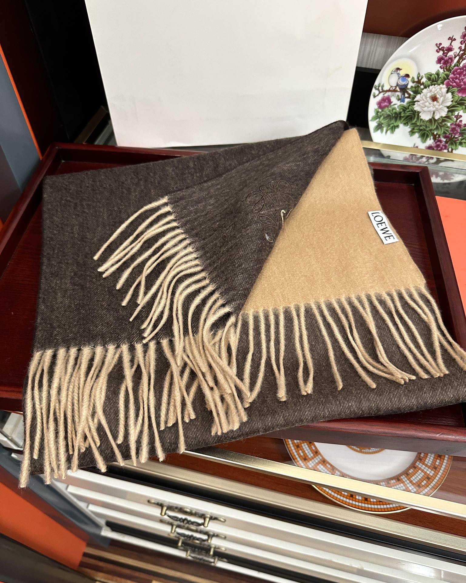 。 2010新品，太美了，罗意威，采用内蒙古山羊绒，渐变系列，最新款男女通用情侣款👫重磅推荐💥 经典的格