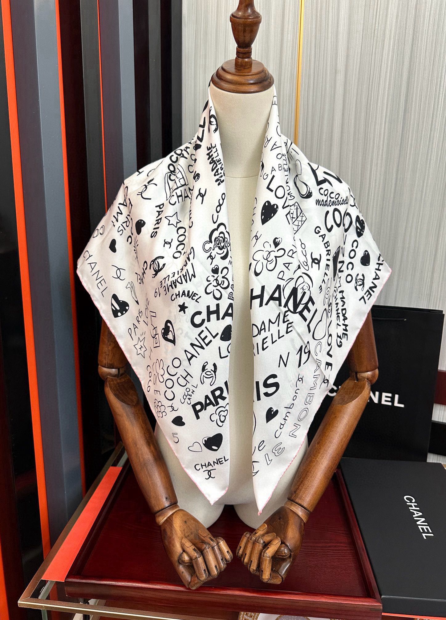 。香奈儿【18mm双面同色】浪漫爱情重磅推荐[色]真的超级爱的款式❤️Love,真情永在[得意]一条印有