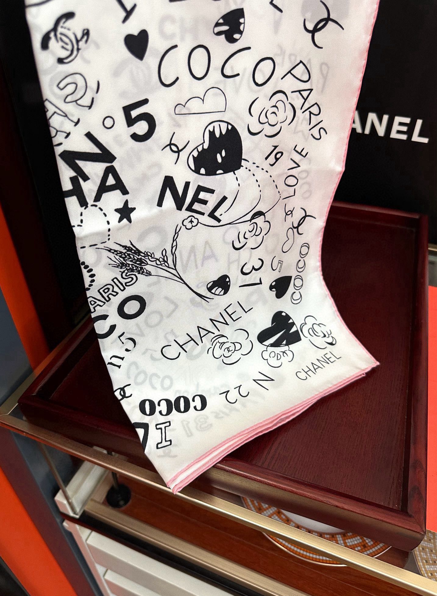 。香奈儿【18mm双面同色】浪漫爱情重磅推荐[色]真的超级爱的款式❤️Love,真情永在[得意]一条印有