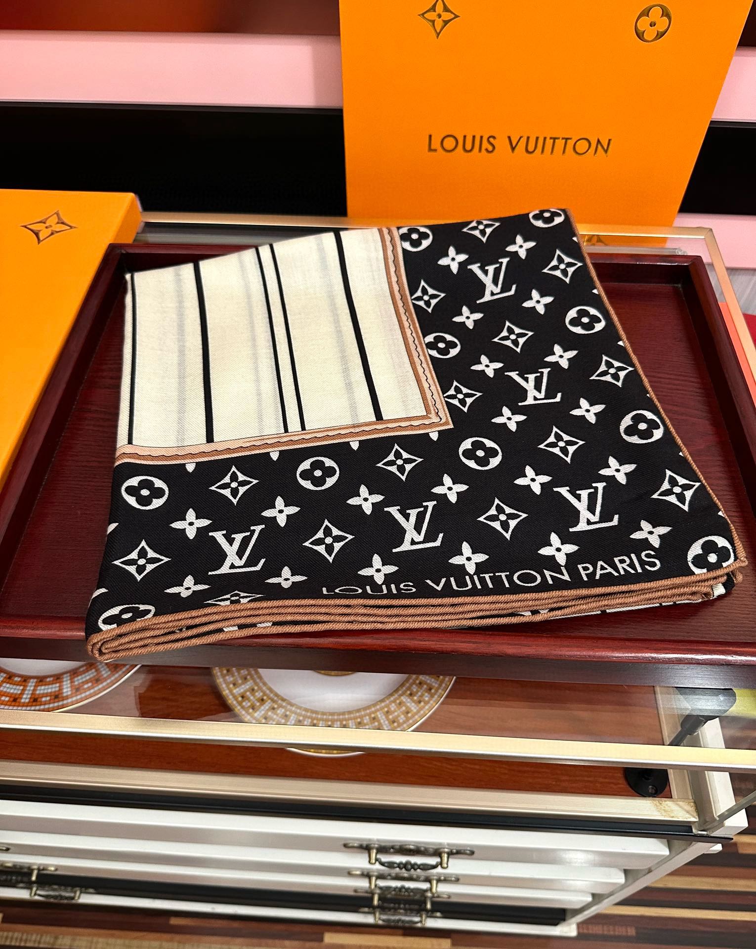 新款❤️LV 2025【双面同色】经典优雅[礼物]~气质到骨子里[色]新一季的面料超高级，真心超级柔软，