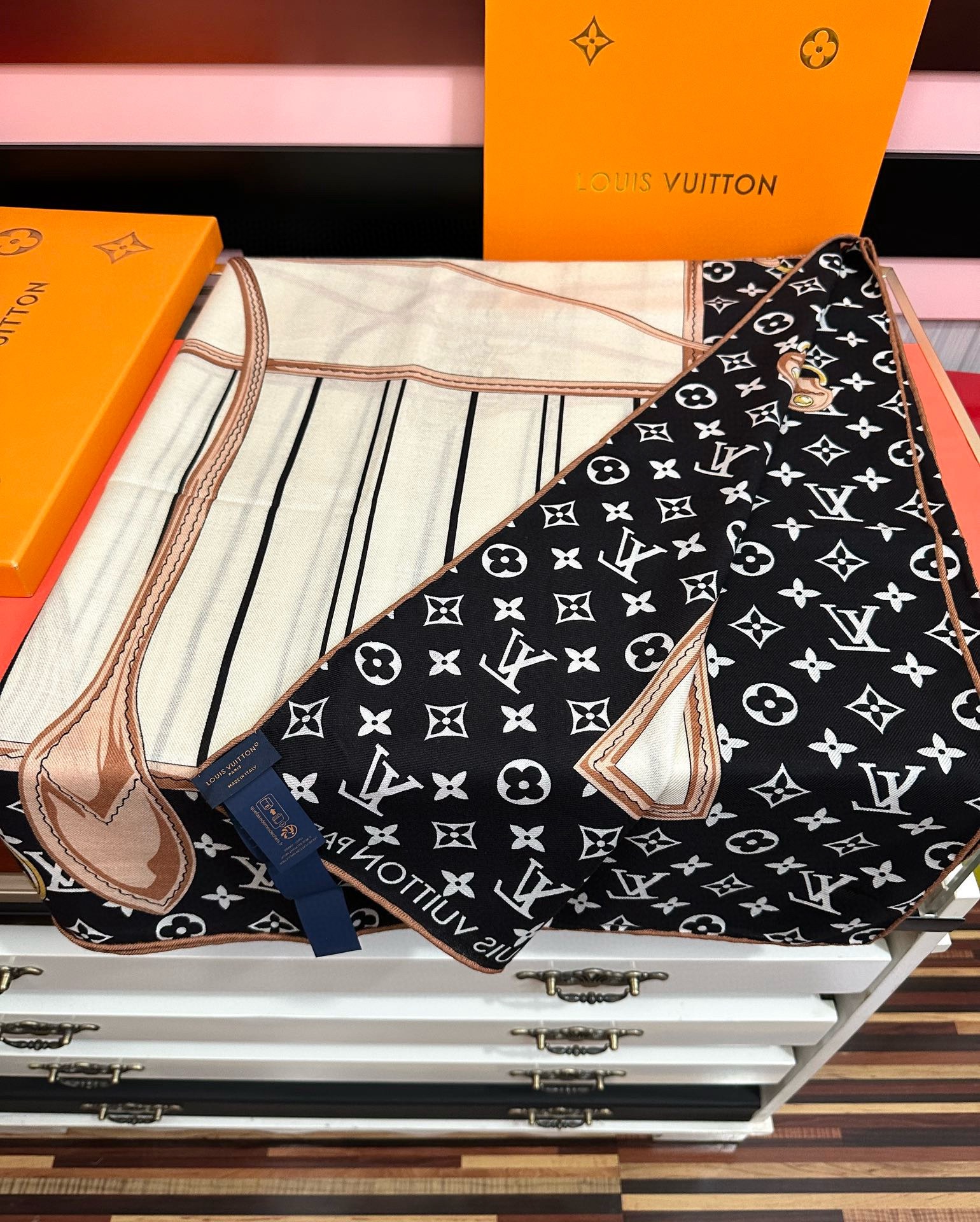 新款❤️LV 2025【双面同色】经典优雅[礼物]~气质到骨子里[色]新一季的面料超高级，真心超级柔软，