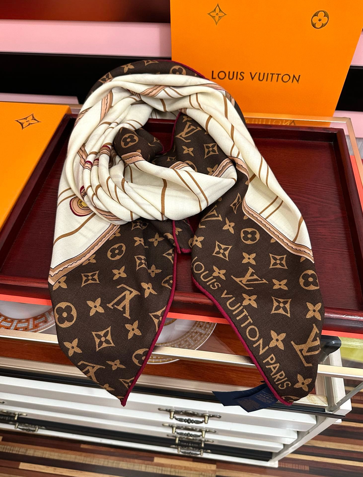 新款❤️LV 2025【双面同色】经典优雅[礼物]~气质到骨子里[色]新一季的面料超高级，真心超级柔软，