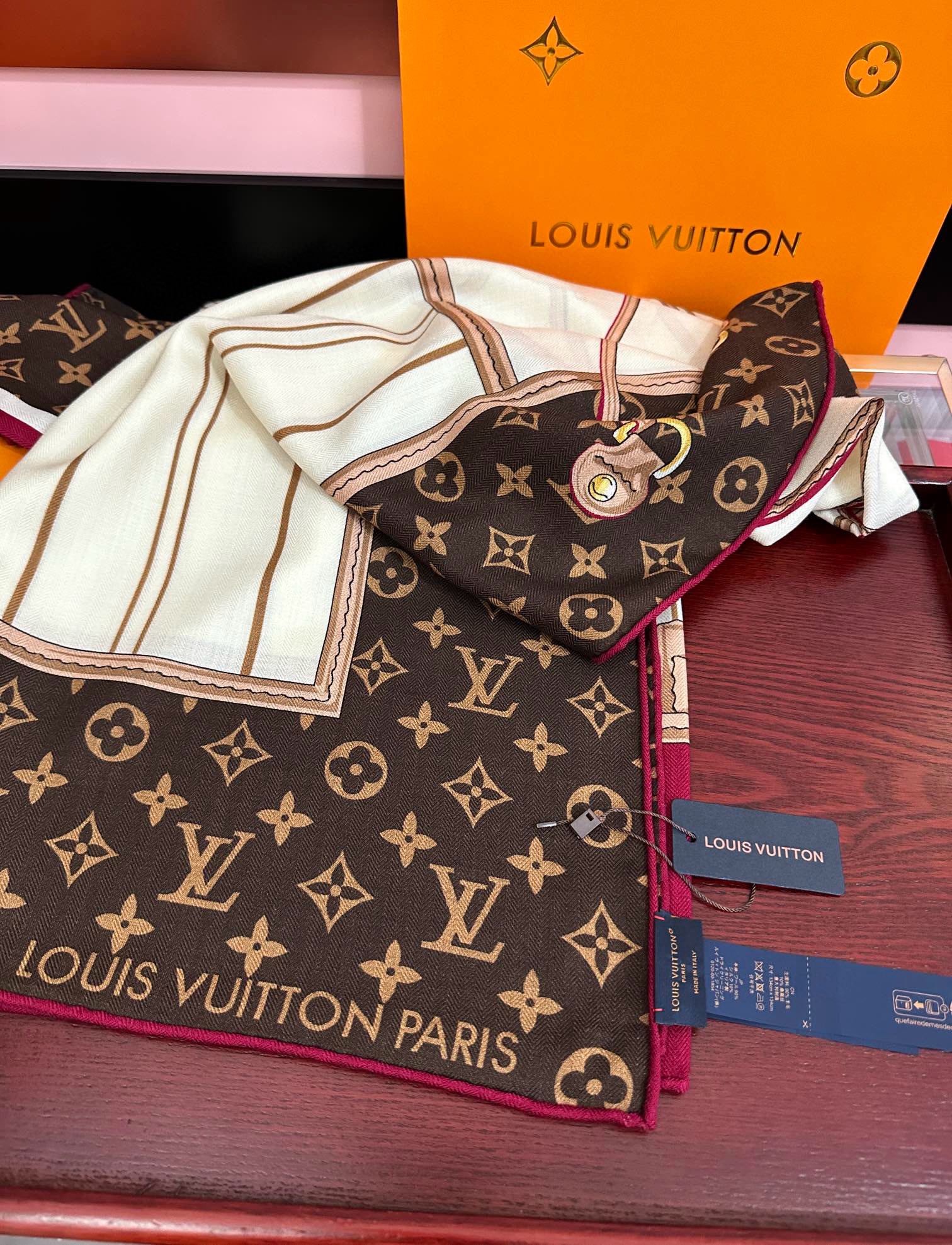 新款❤️LV 2025【双面同色】经典优雅[礼物]~气质到骨子里[色]新一季的面料超高级，真心超级柔软，