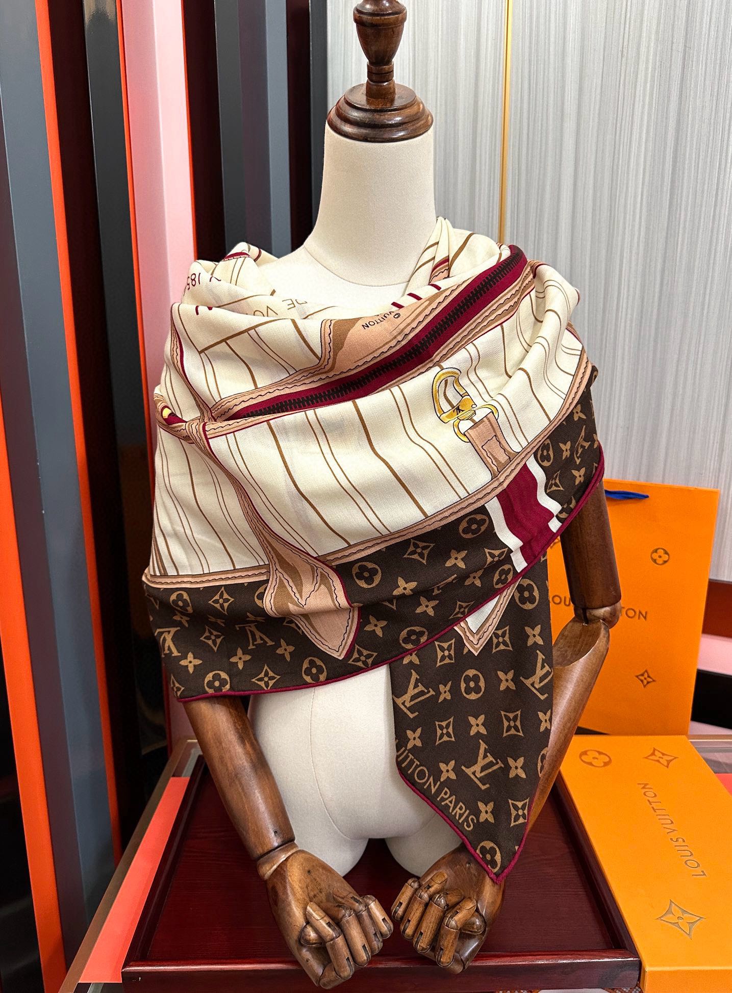 新款❤️LV 2025【双面同色】经典优雅[礼物]~气质到骨子里[色]新一季的面料超高级，真心超级柔软，