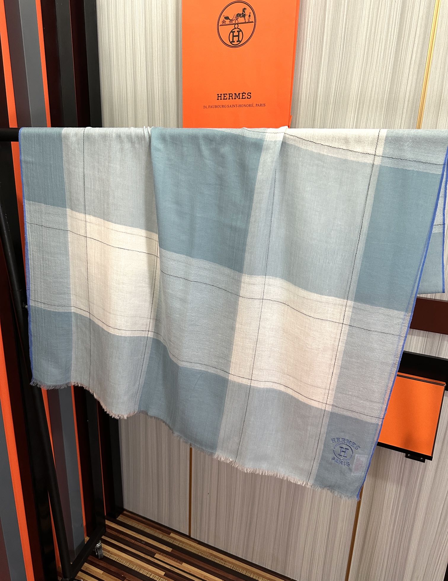 。爱马士🧣2025 太美了[庆祝]万众瞩目经典版到货🎆最优质的年轻设计师推出的最新概念👓搭配调色纱染再色