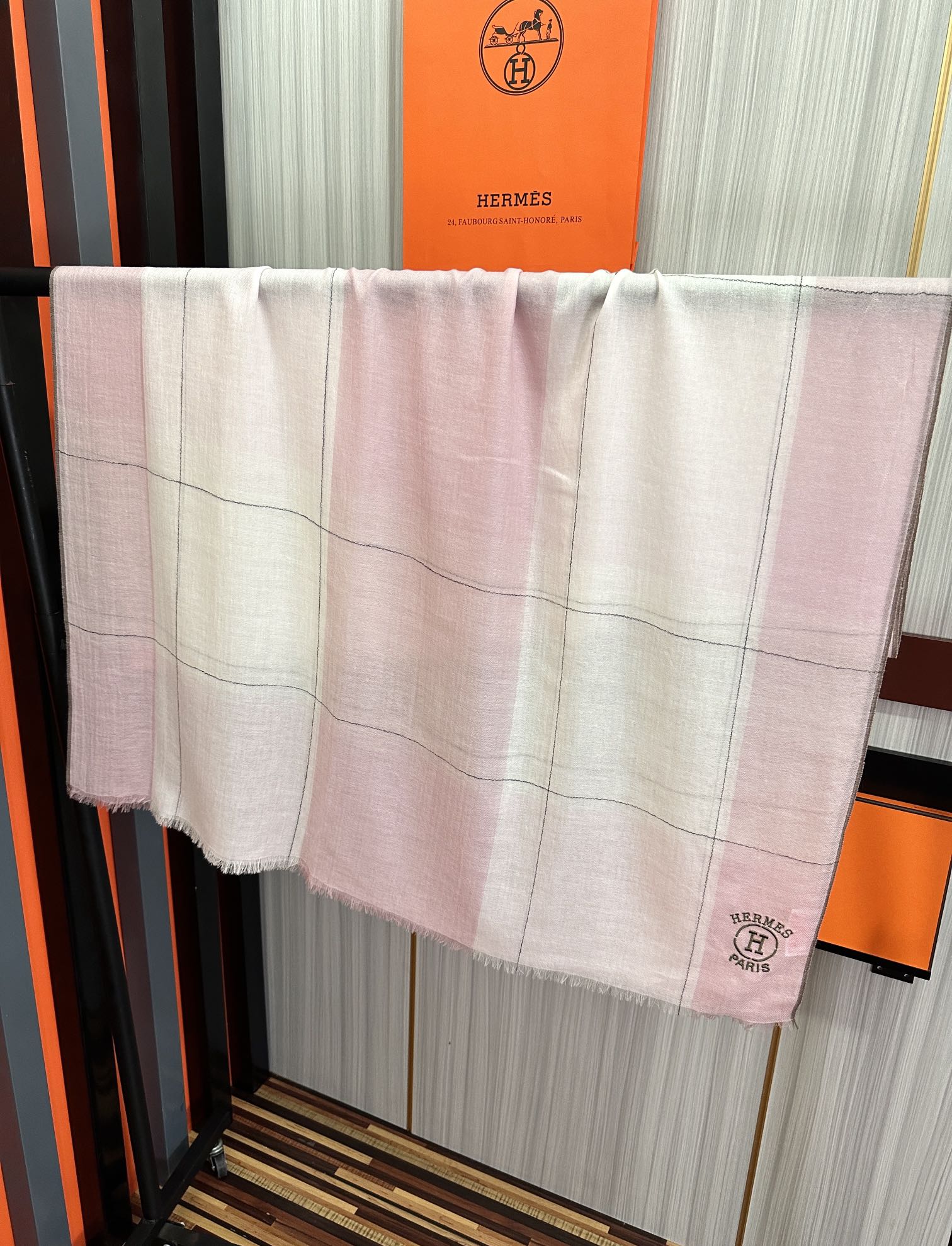 。爱马士🧣2025 太美了[庆祝]万众瞩目经典版到货🎆最优质的年轻设计师推出的最新概念👓搭配调色纱染再色