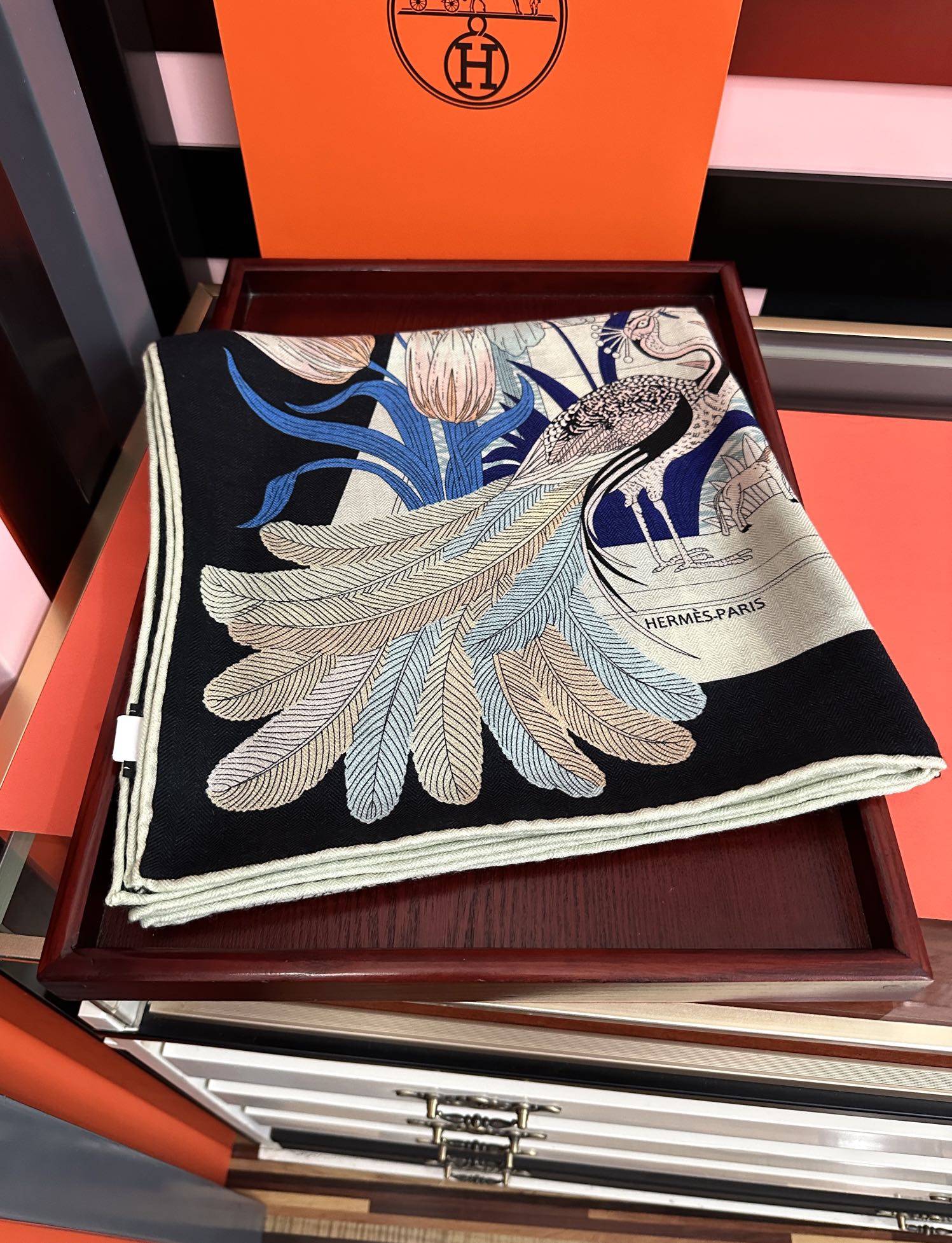 新款。爱马仕2025秋冬新款[爱心][太阳]我就不推荐了回头分享一下部分复刻款的老款信息资料供大家参考[