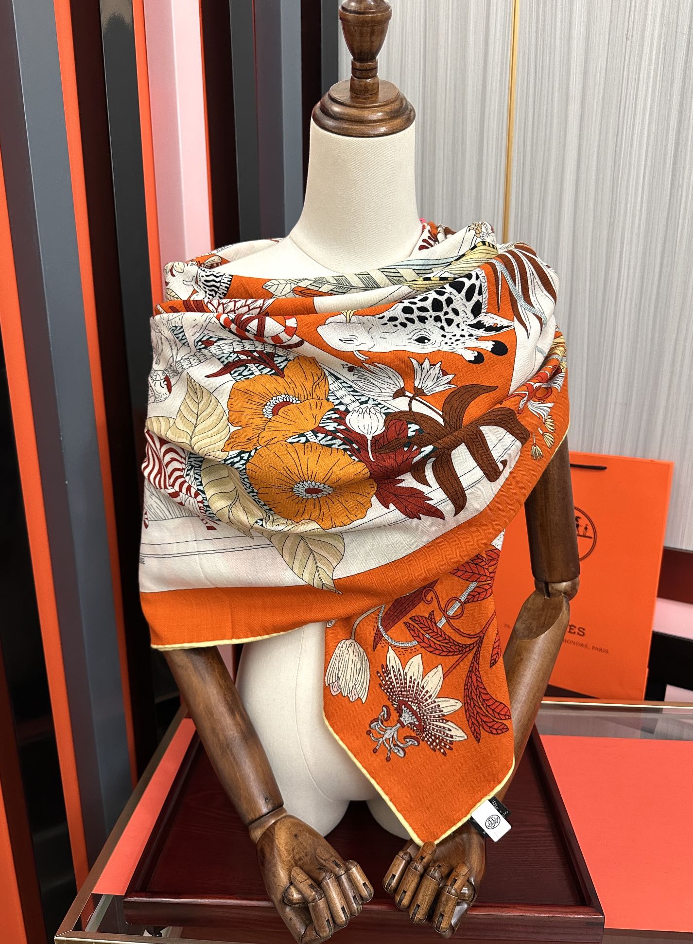 新款。爱马仕2025秋冬新款[爱心][太阳]我就不推荐了回头分享一下部分复刻款的老款信息资料供大家参考[