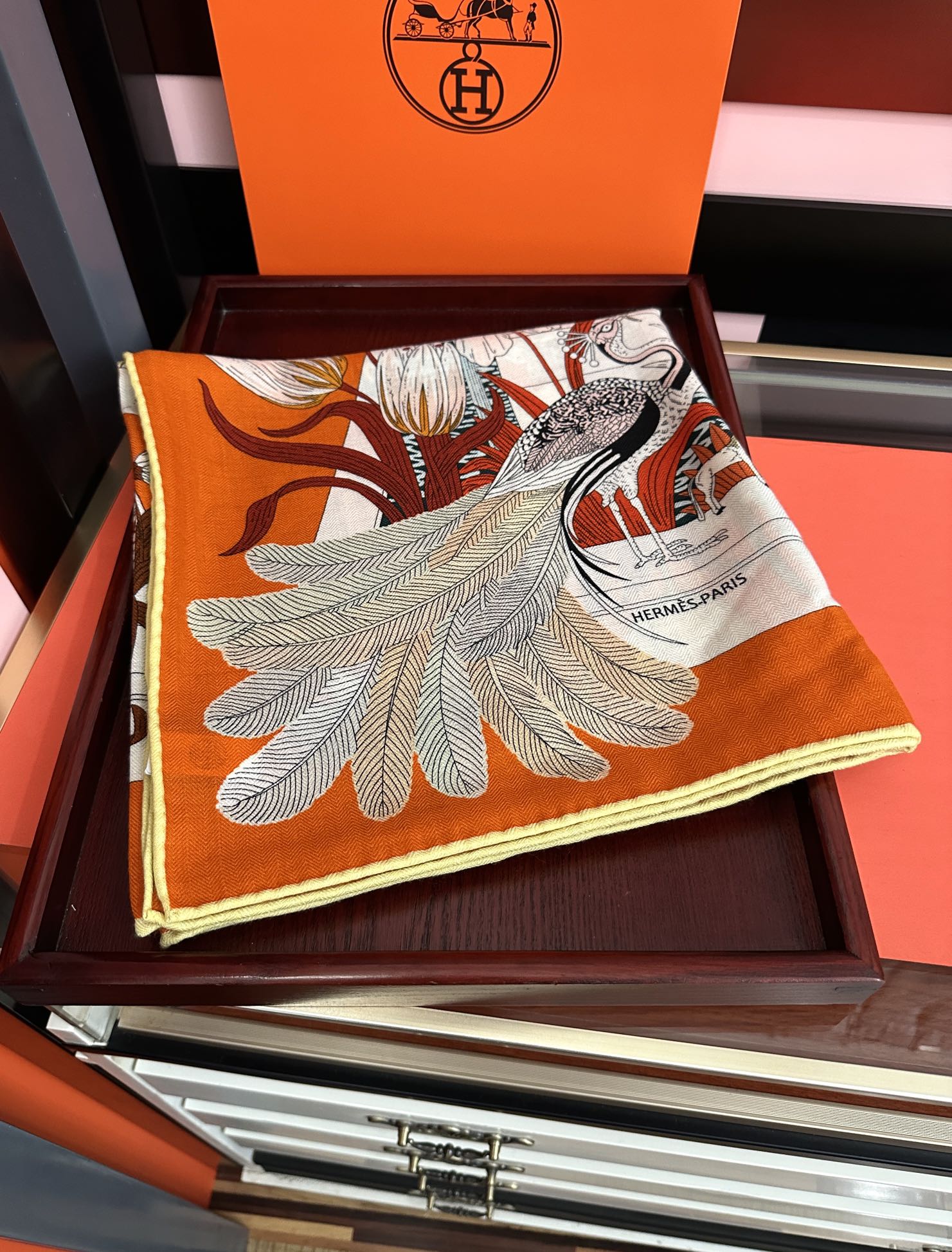 新款。爱马仕2025秋冬新款[爱心][太阳]我就不推荐了回头分享一下部分复刻款的老款信息资料供大家参考[