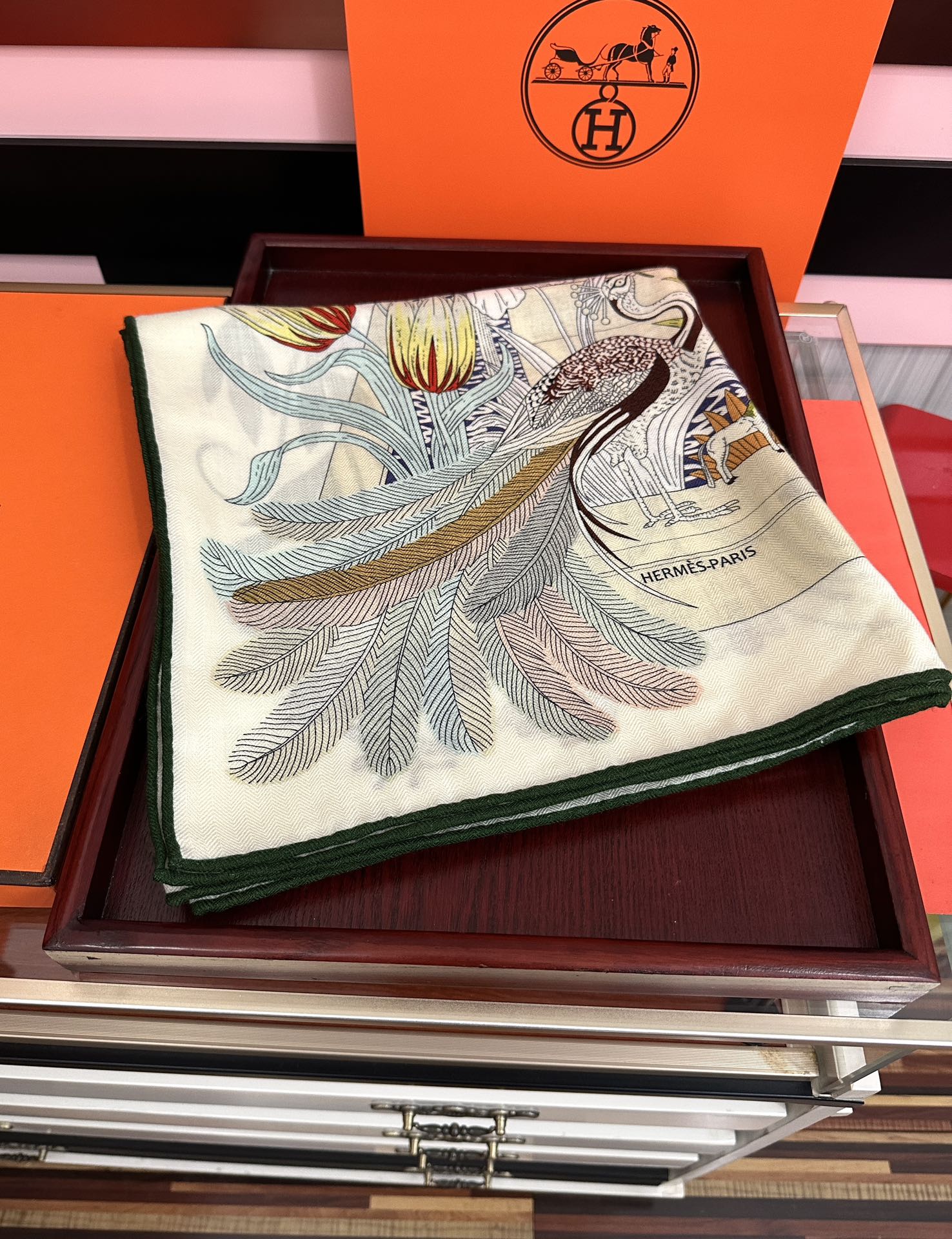 新款。爱马仕2025秋冬新款[爱心][太阳]我就不推荐了回头分享一下部分复刻款的老款信息资料供大家参考[