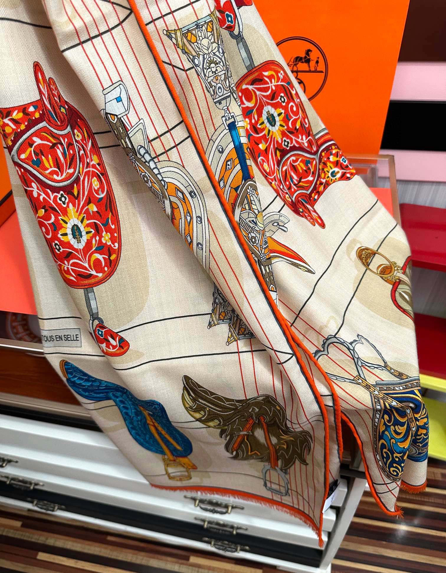 。新款 女士们必备款2025 新款爱马仕。【双面同色】太美了[吃瓜]下手一定要快[嘴唇]四季都可以用[勾