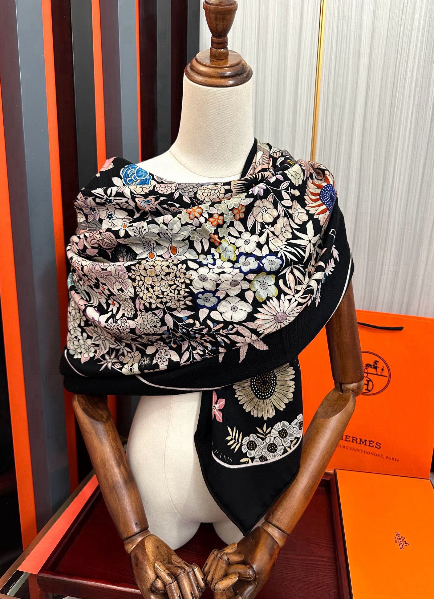 上新❤️爱马仕2025 经典优雅[礼物]~气质到骨子里[色]新一季的面料超高级，真心超级柔软，丝丝顺滑[