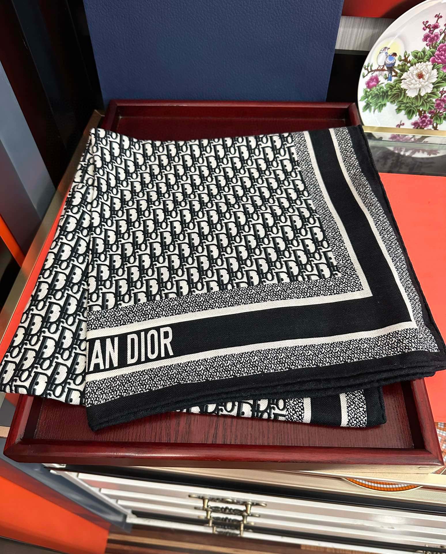 新款迪奥。2010双面同色【D字母】太美了[吃瓜]下手一定要快[嘴唇]四季都可以用[勾引]真心美的让人非