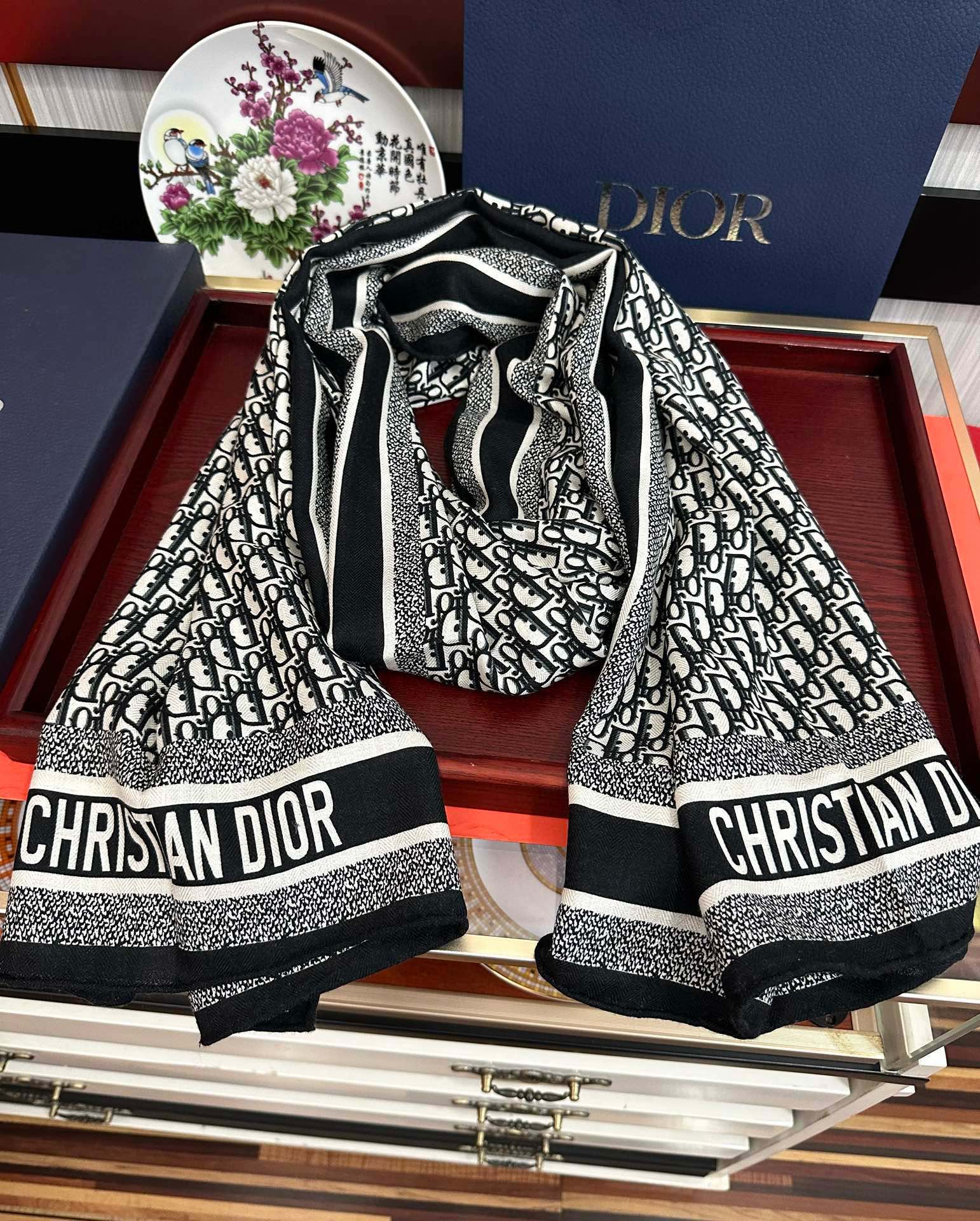 新款迪奥。2010双面同色【D字母】太美了[吃瓜]下手一定要快[嘴唇]四季都可以用[勾引]真心美的让人非