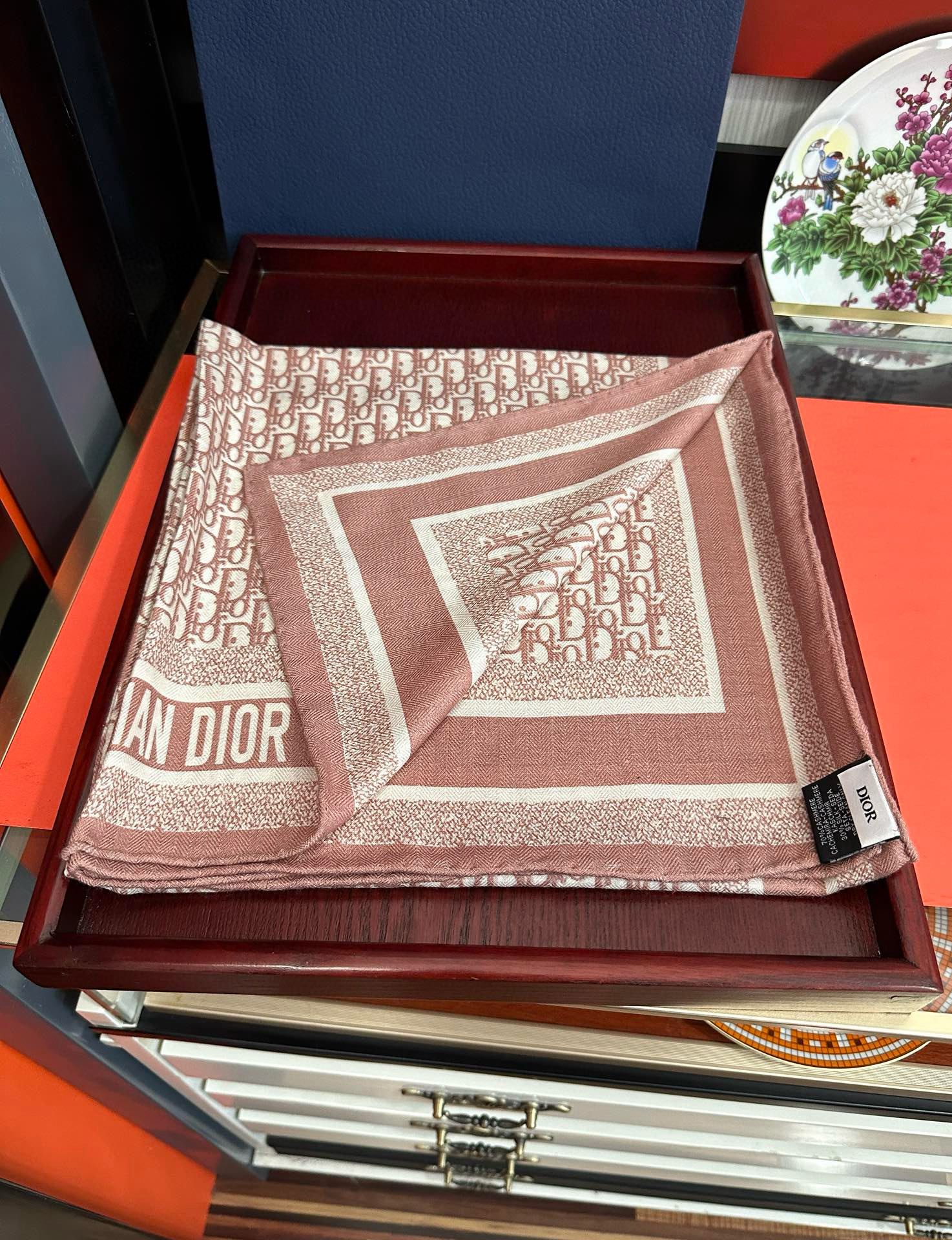 新款迪奥。2010双面同色【D字母】太美了[吃瓜]下手一定要快[嘴唇]四季都可以用[勾引]真心美的让人非