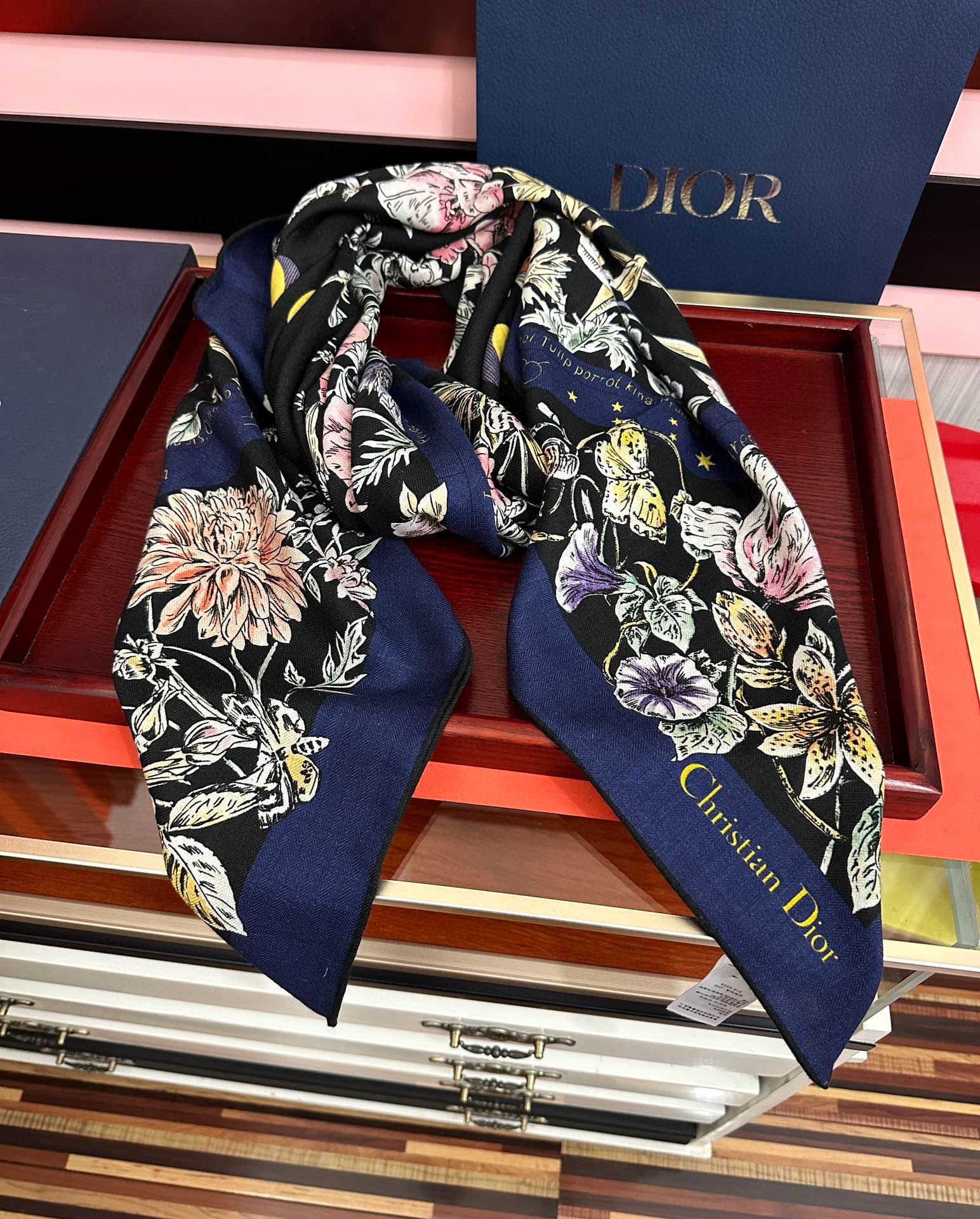 上新❤️迪奥 2025【花奔系列双面同色】经典优雅[礼物]~气质到骨子里[色]新一季的面料超高级，真心超