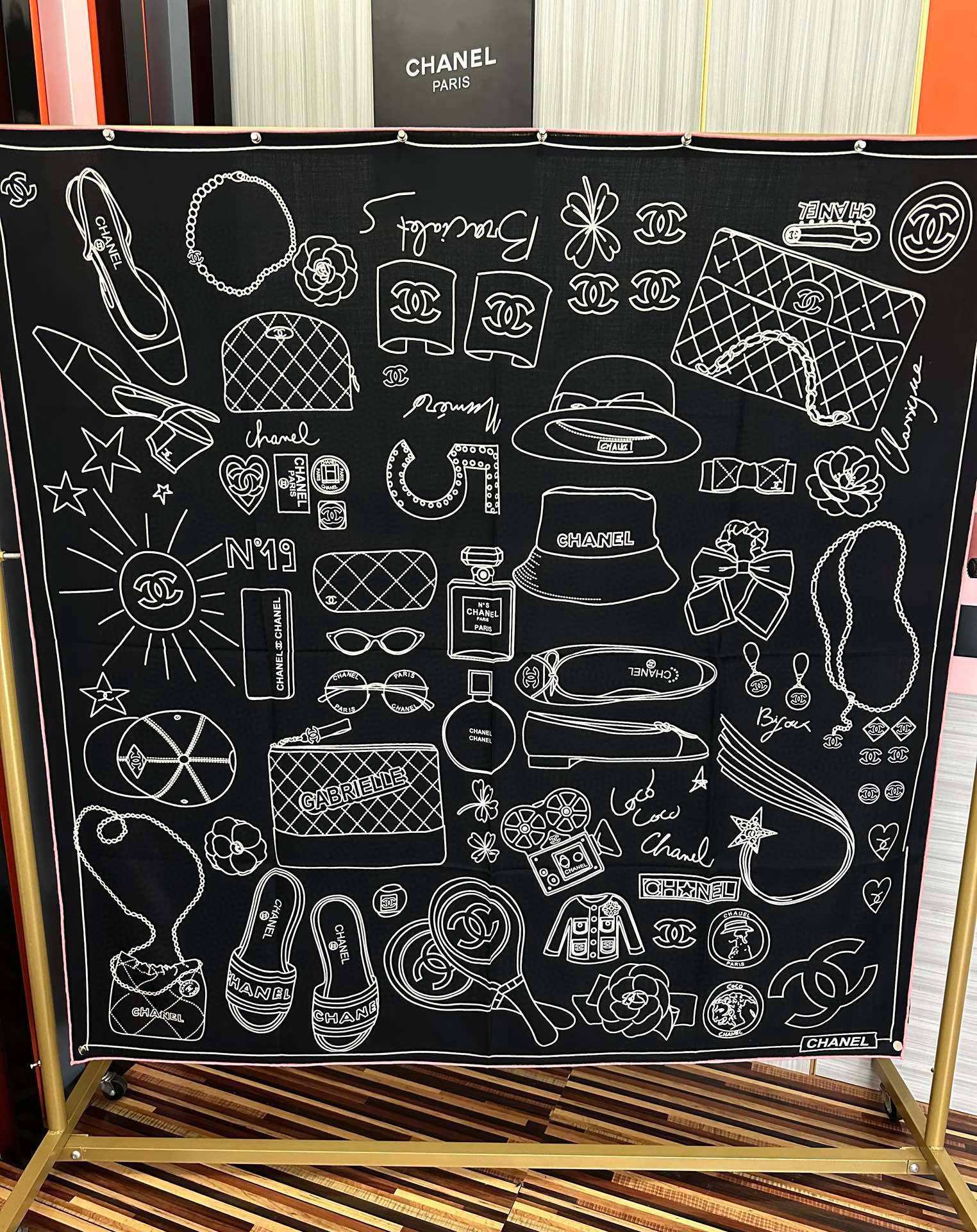 上新。香奈儿 2025【双面同色】经典双鞋子🥿包包、帽子🎩图案~气质到骨子里[色]香奶奶新一季的面料超高