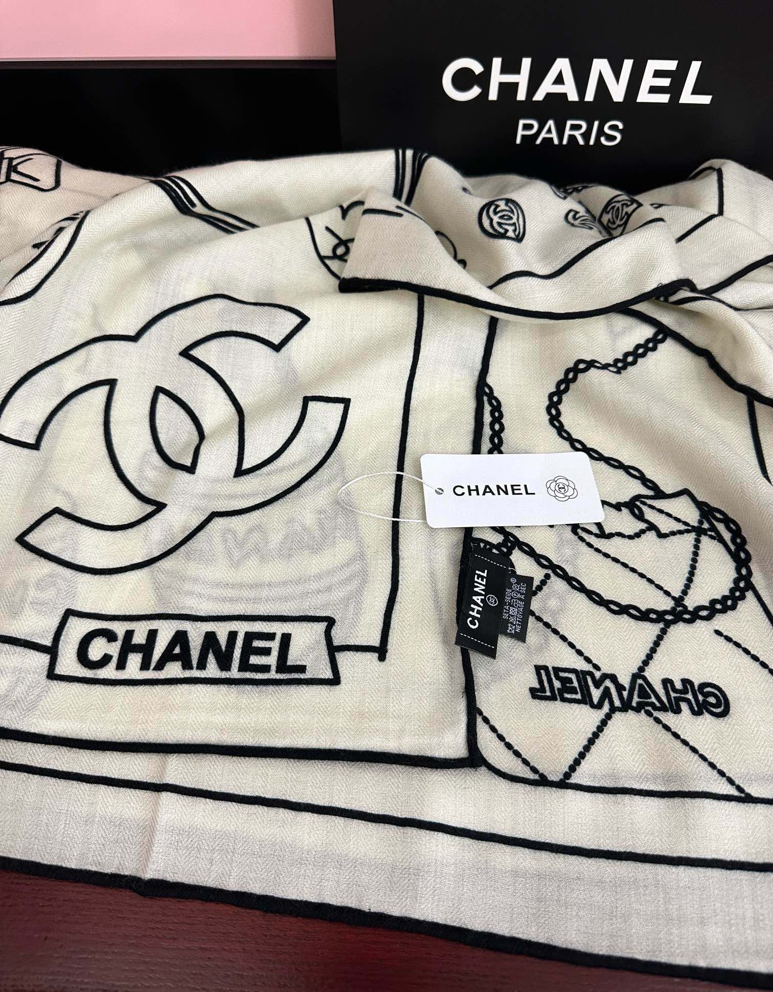 上新。香奈儿 2025【双面同色】经典双鞋子🥿包包、帽子🎩图案~气质到骨子里[色]香奶奶新一季的面料超高