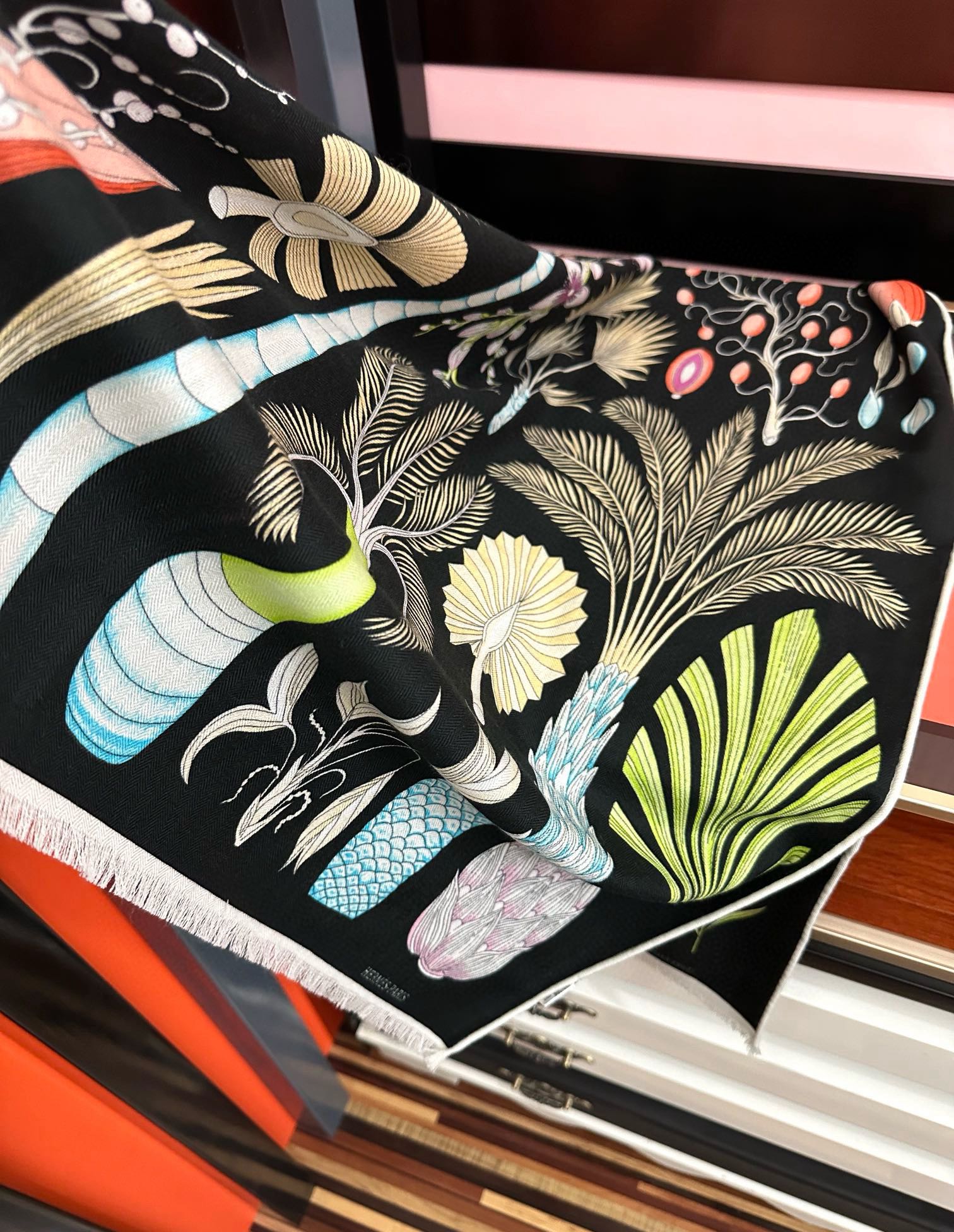 。爱马仕 太美了[吃瓜]下手一定要快[嘴唇]四季都可以用[勾引]真心美的让人非常非上身效果简直美翻了 品