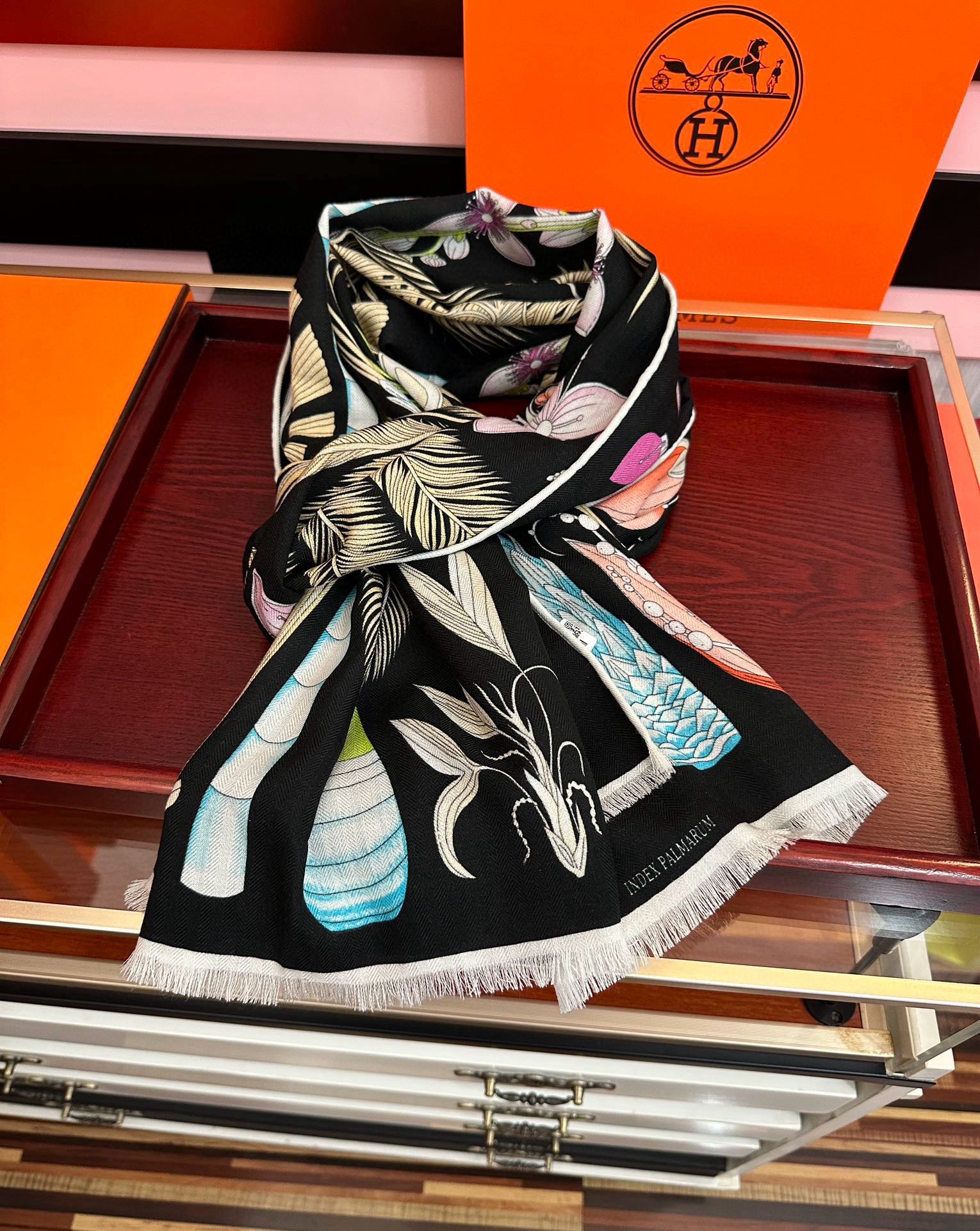 。爱马仕 太美了[吃瓜]下手一定要快[嘴唇]四季都可以用[勾引]真心美的让人非常非上身效果简直美翻了 品